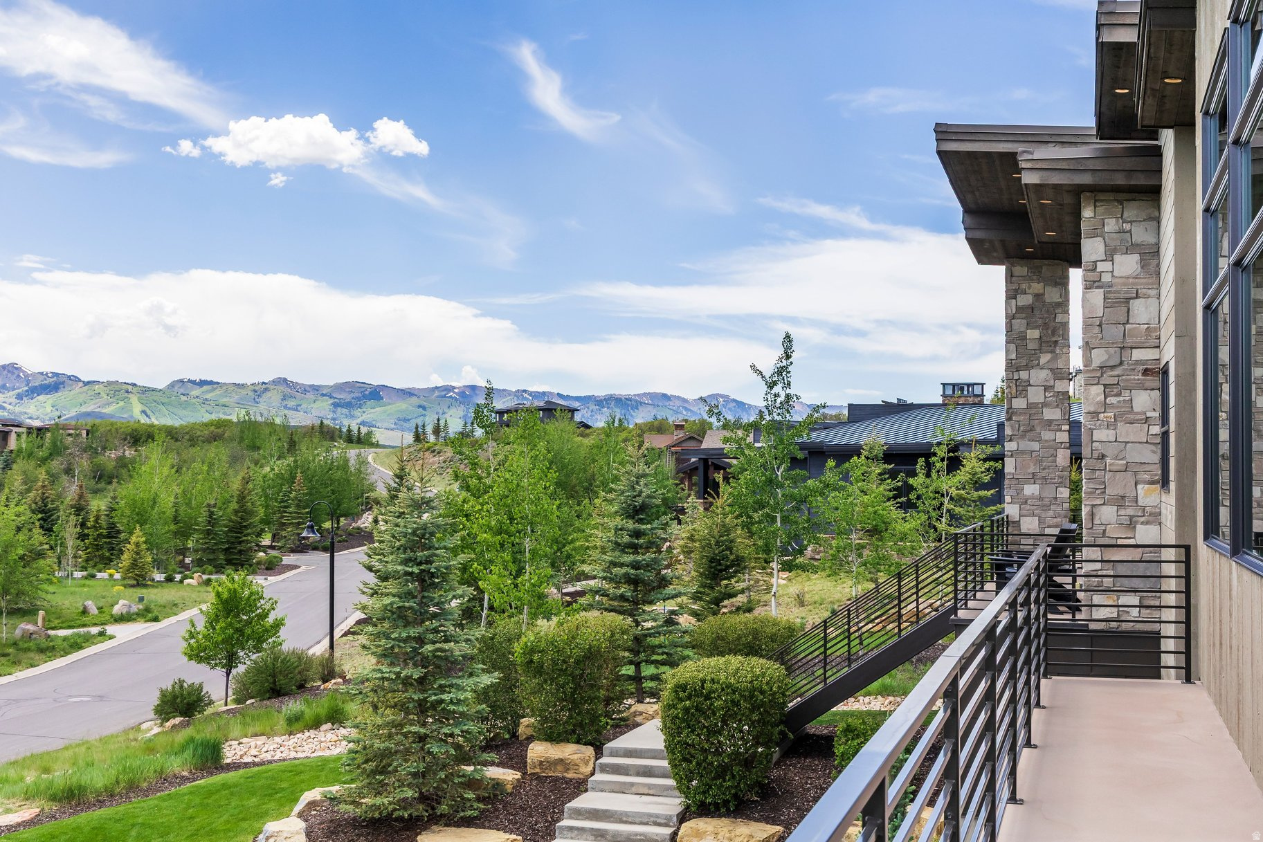 DEER VISTA - Residential