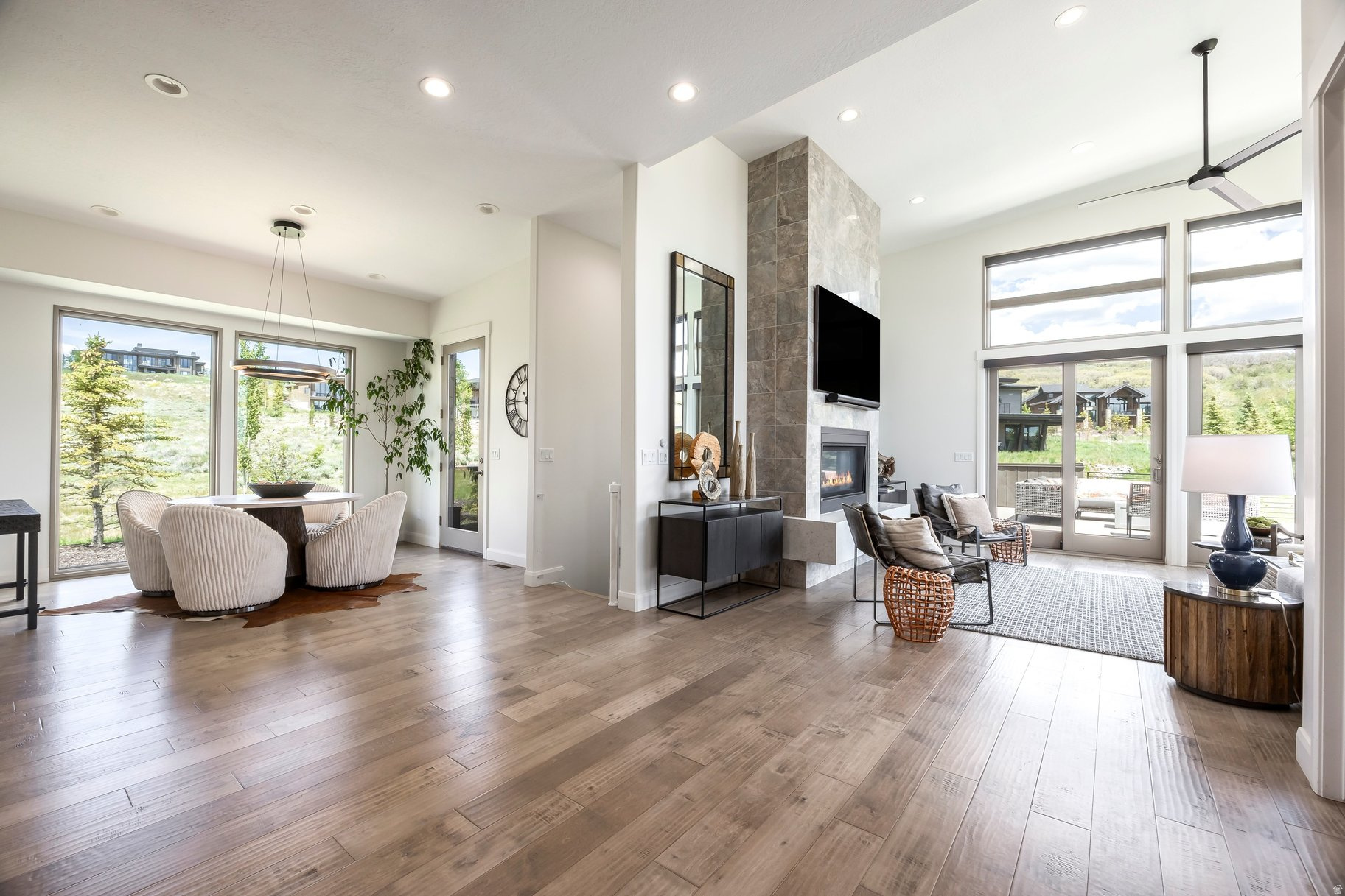 DEER VISTA - Residential