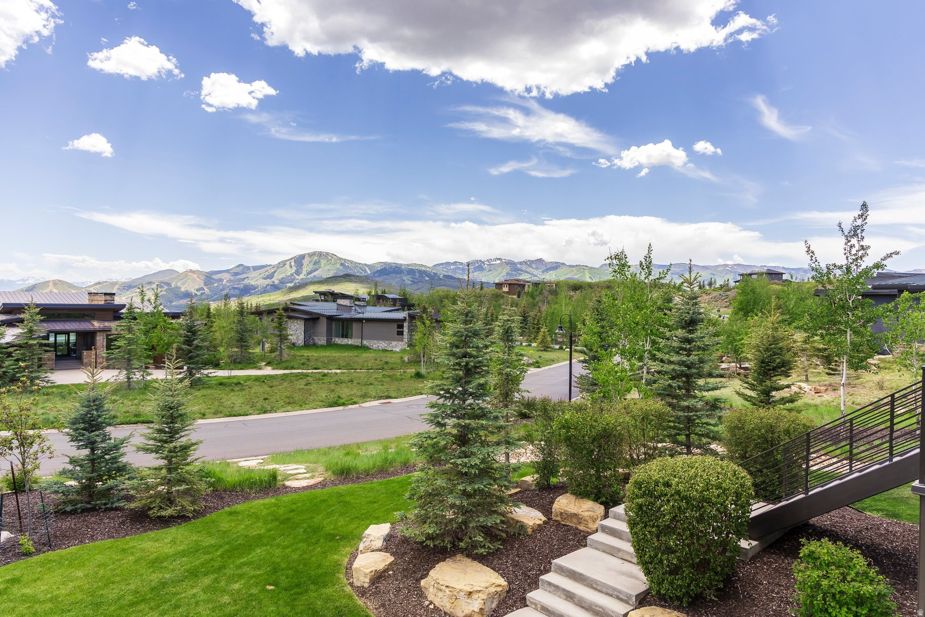 DEER VISTA - Residential