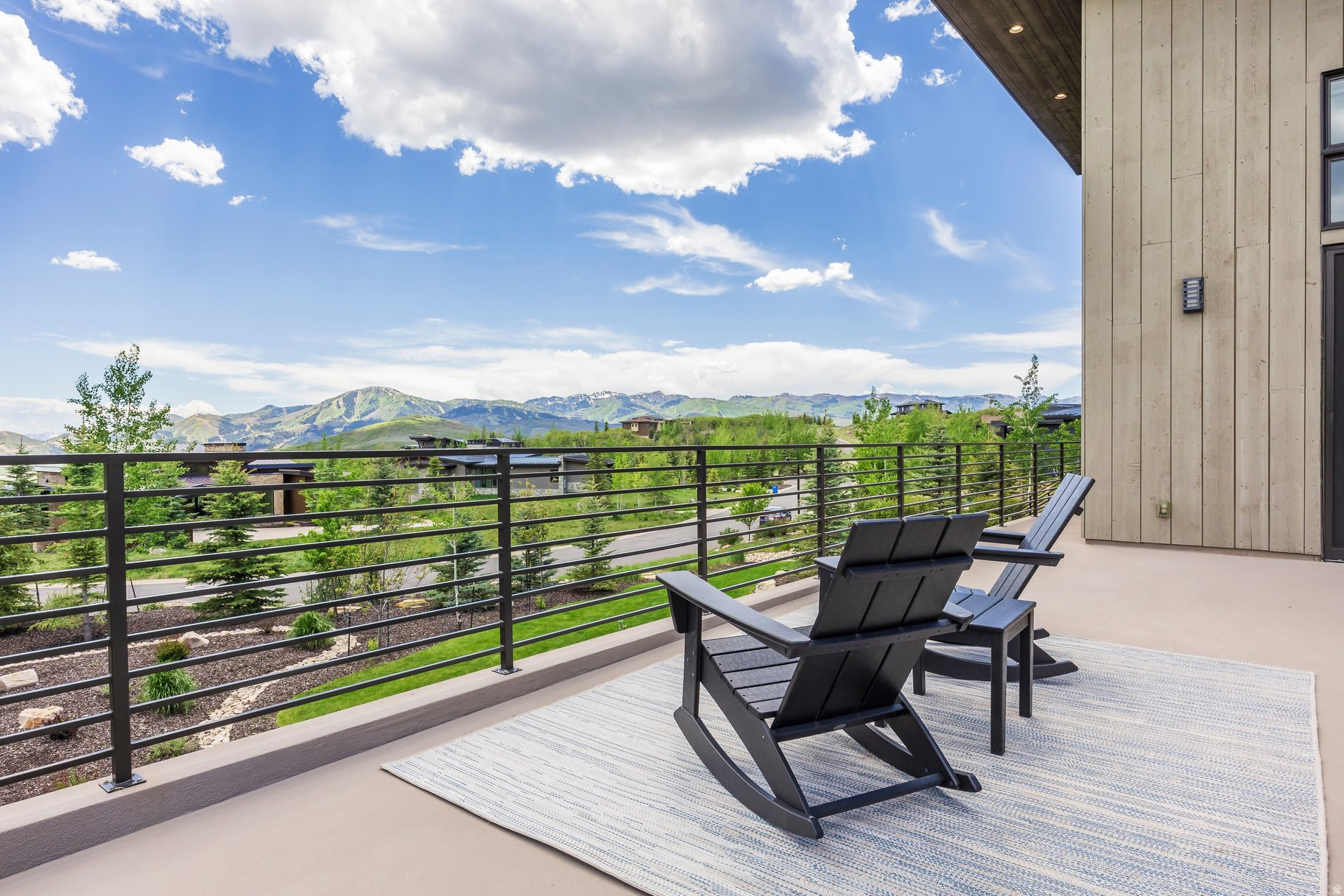 DEER VISTA - Residential
