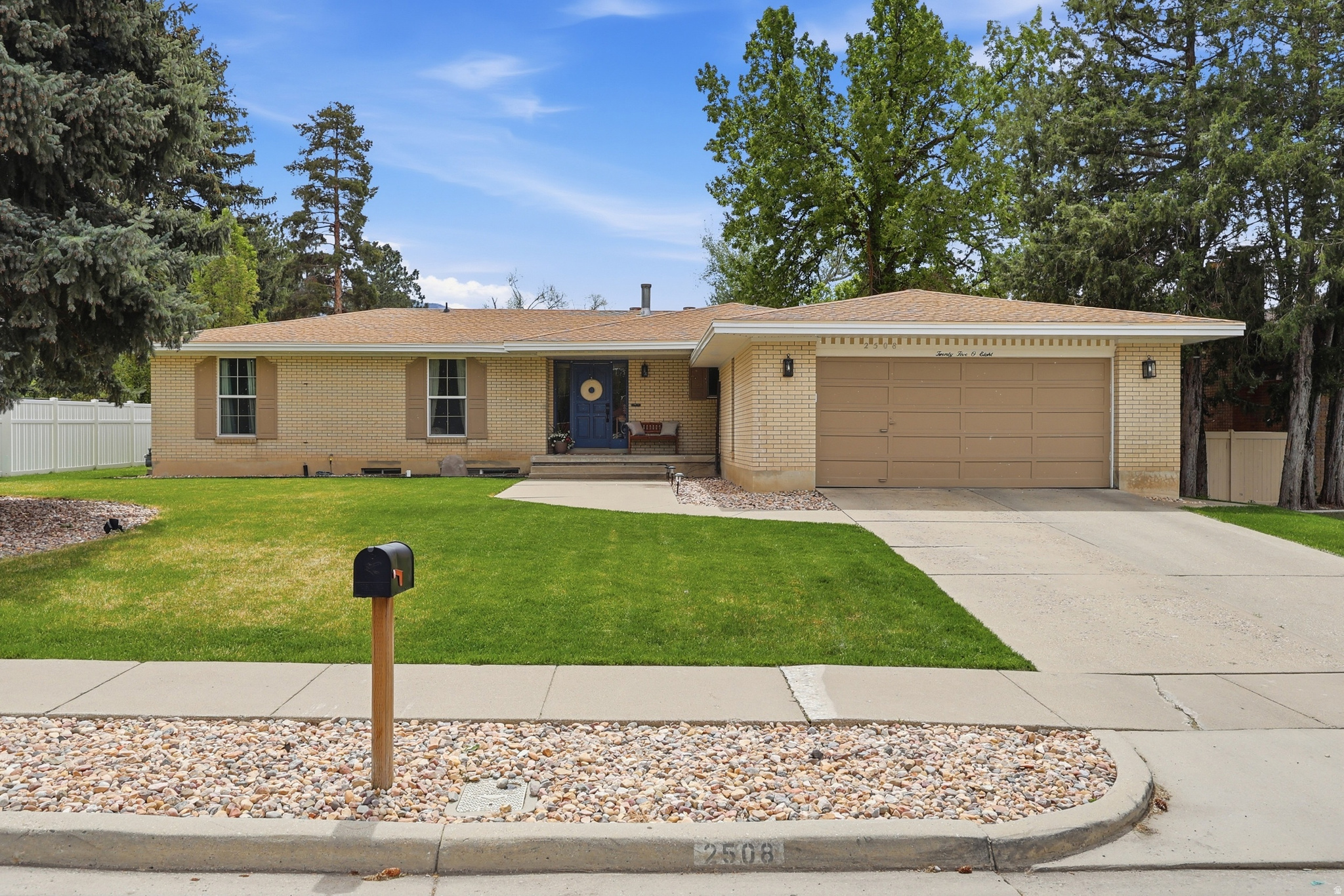 WILLOW CREEK - Residential
