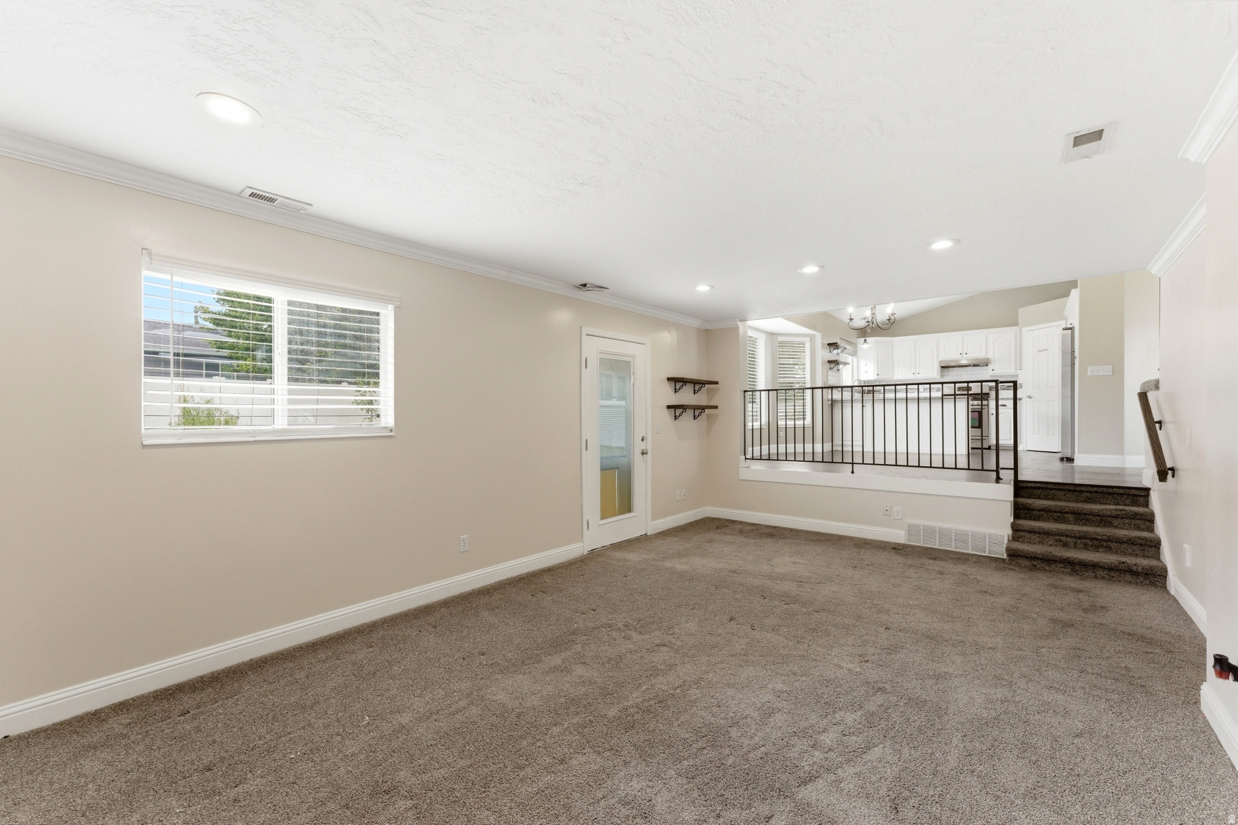 CREEKSIDE - Residential