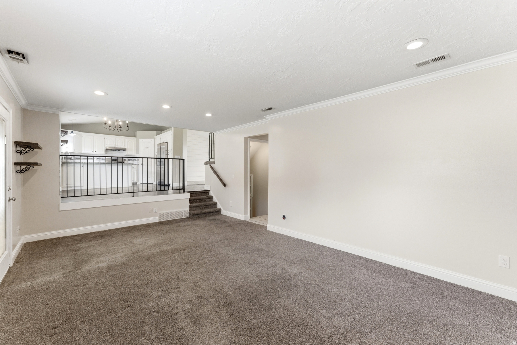 CREEKSIDE - Residential