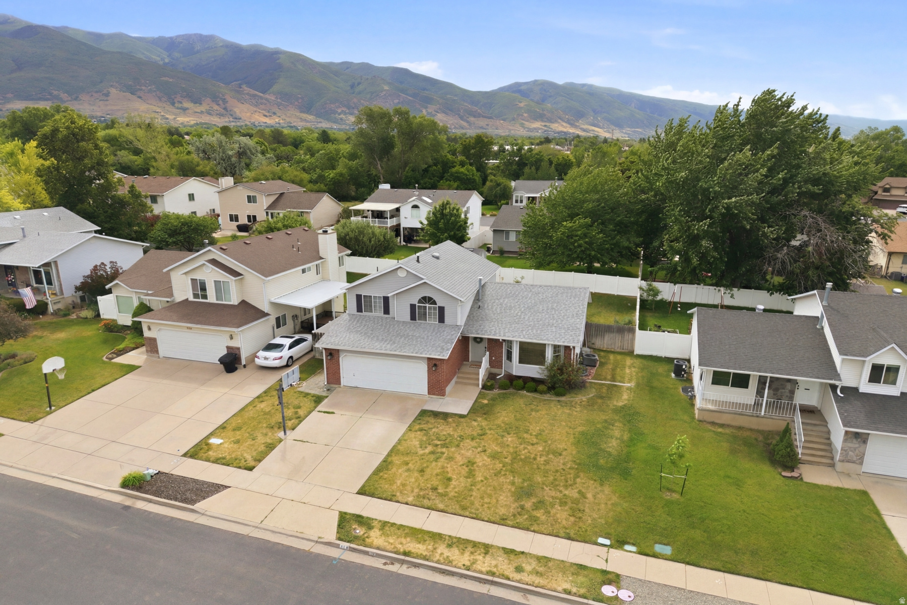 CREEKSIDE - Residential