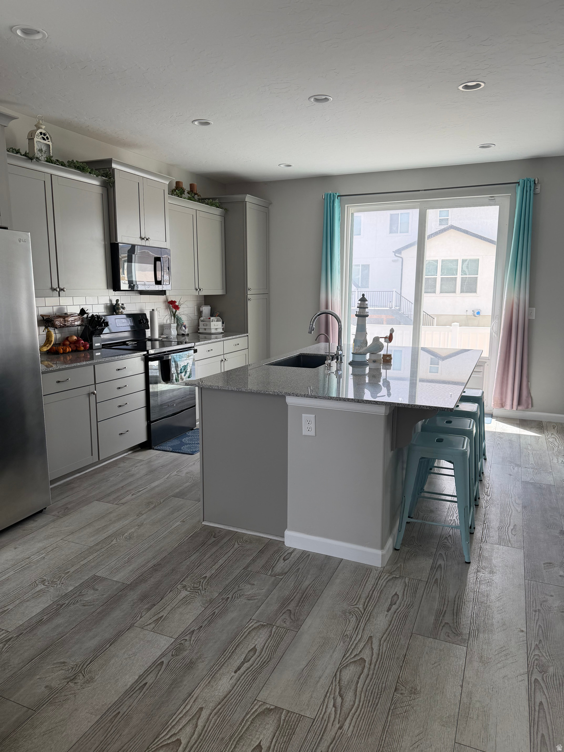 PACIFIC SPRINGS - Residential
