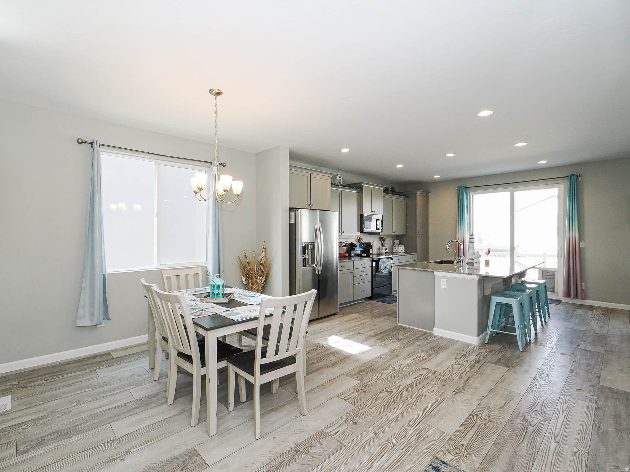 PACIFIC SPRINGS - Residential