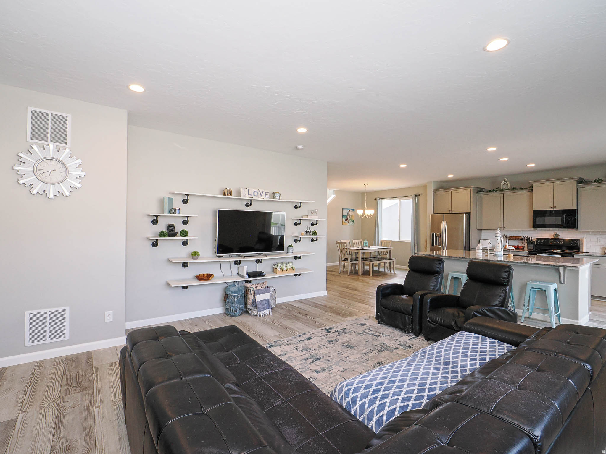 PACIFIC SPRINGS - Residential