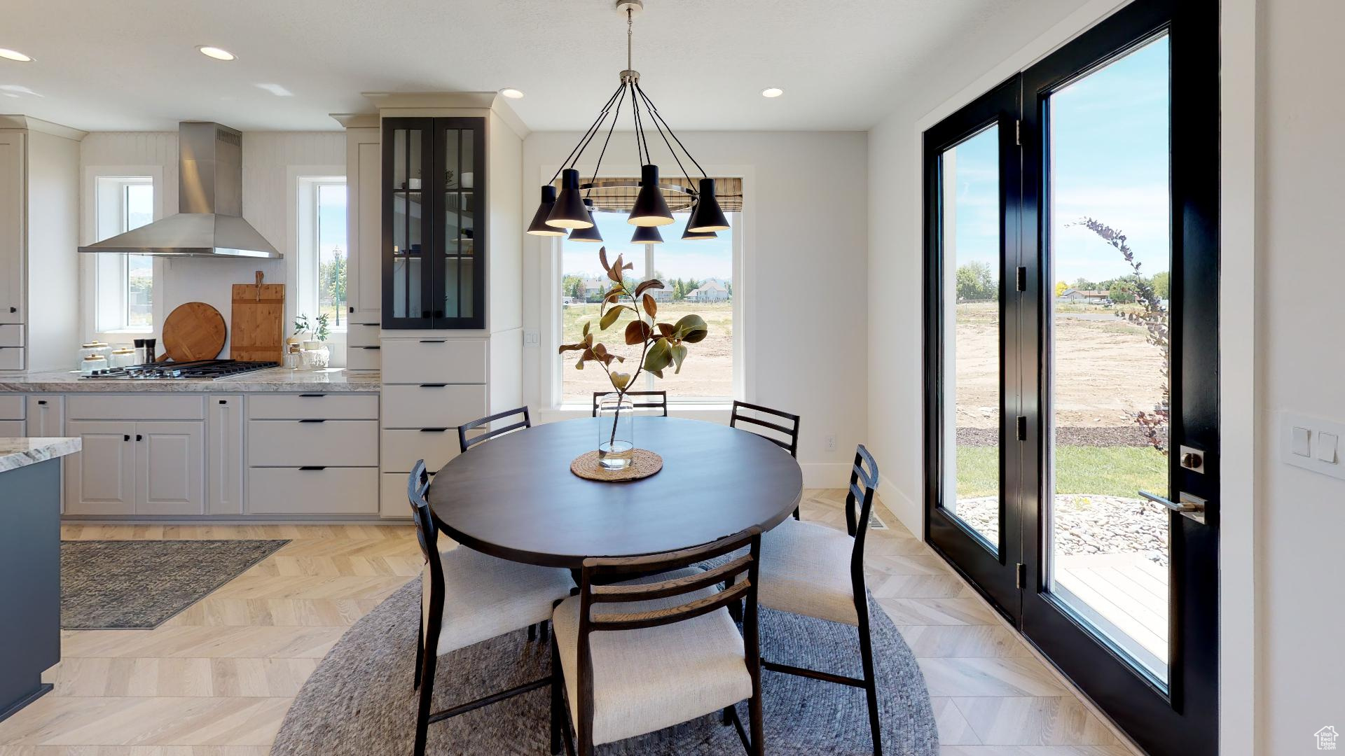 BROAD HOLLOW - Residential
