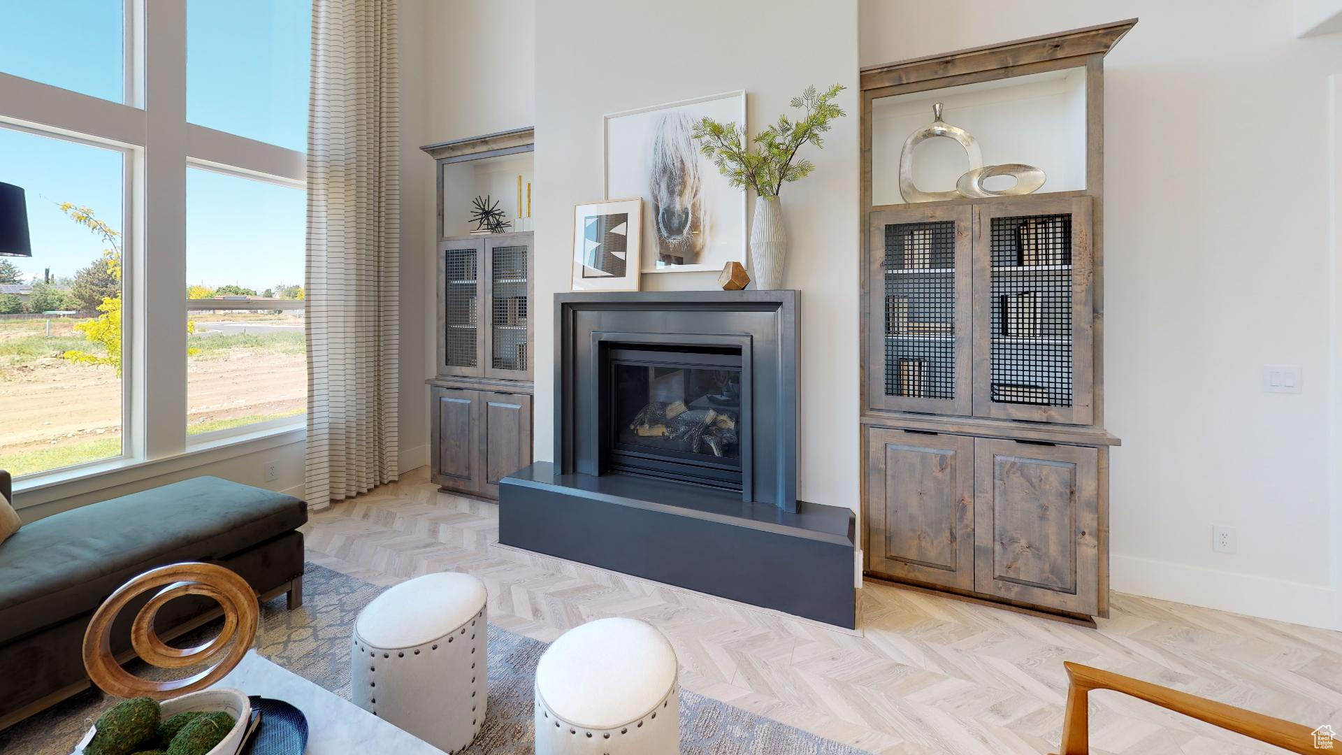 BROAD HOLLOW - Residential