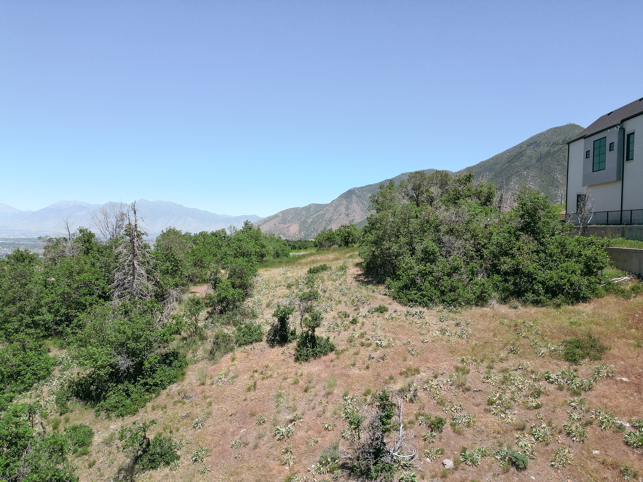 WOODLAND HILLS - Land