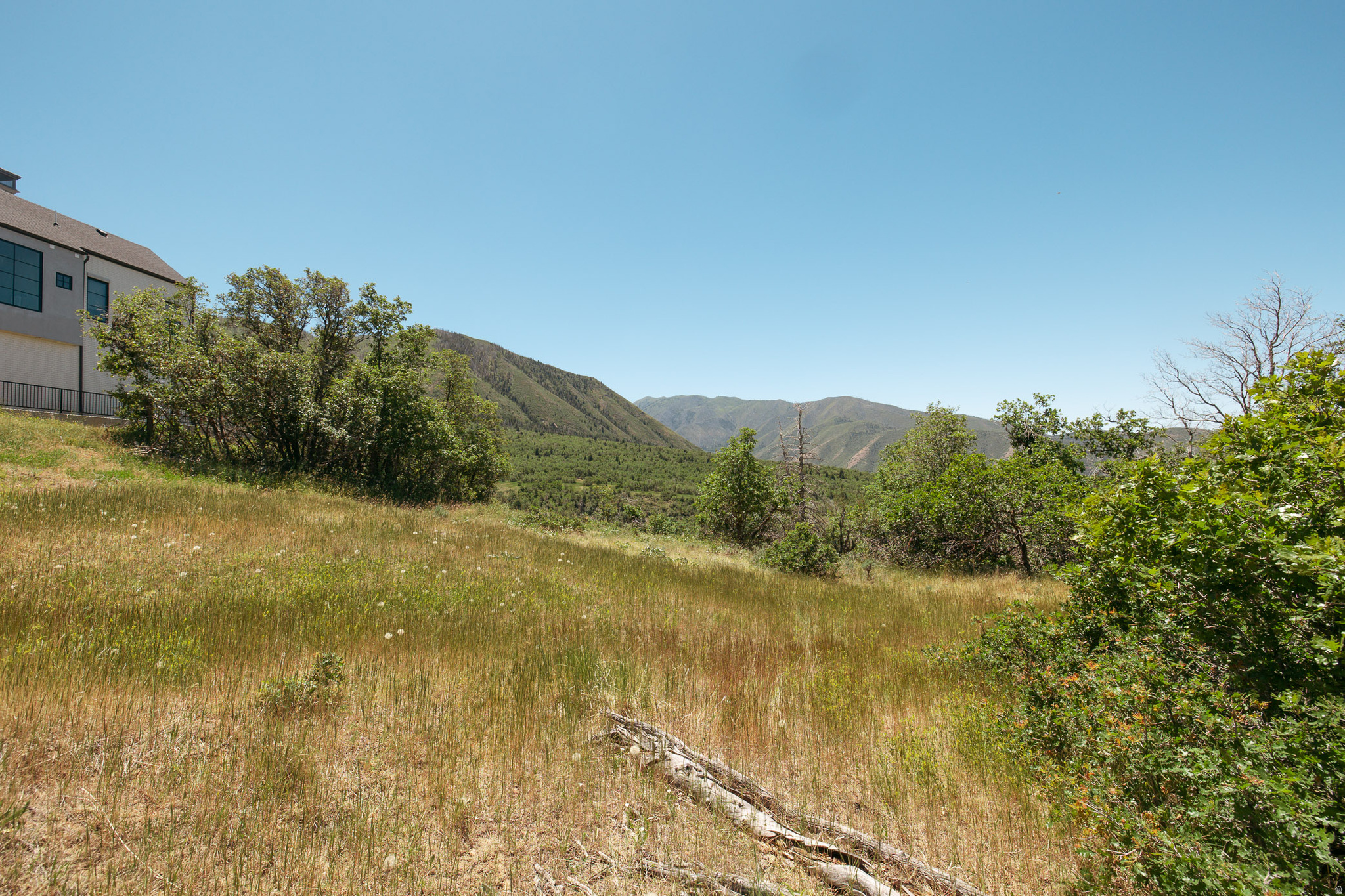 WOODLAND HILLS - Land
