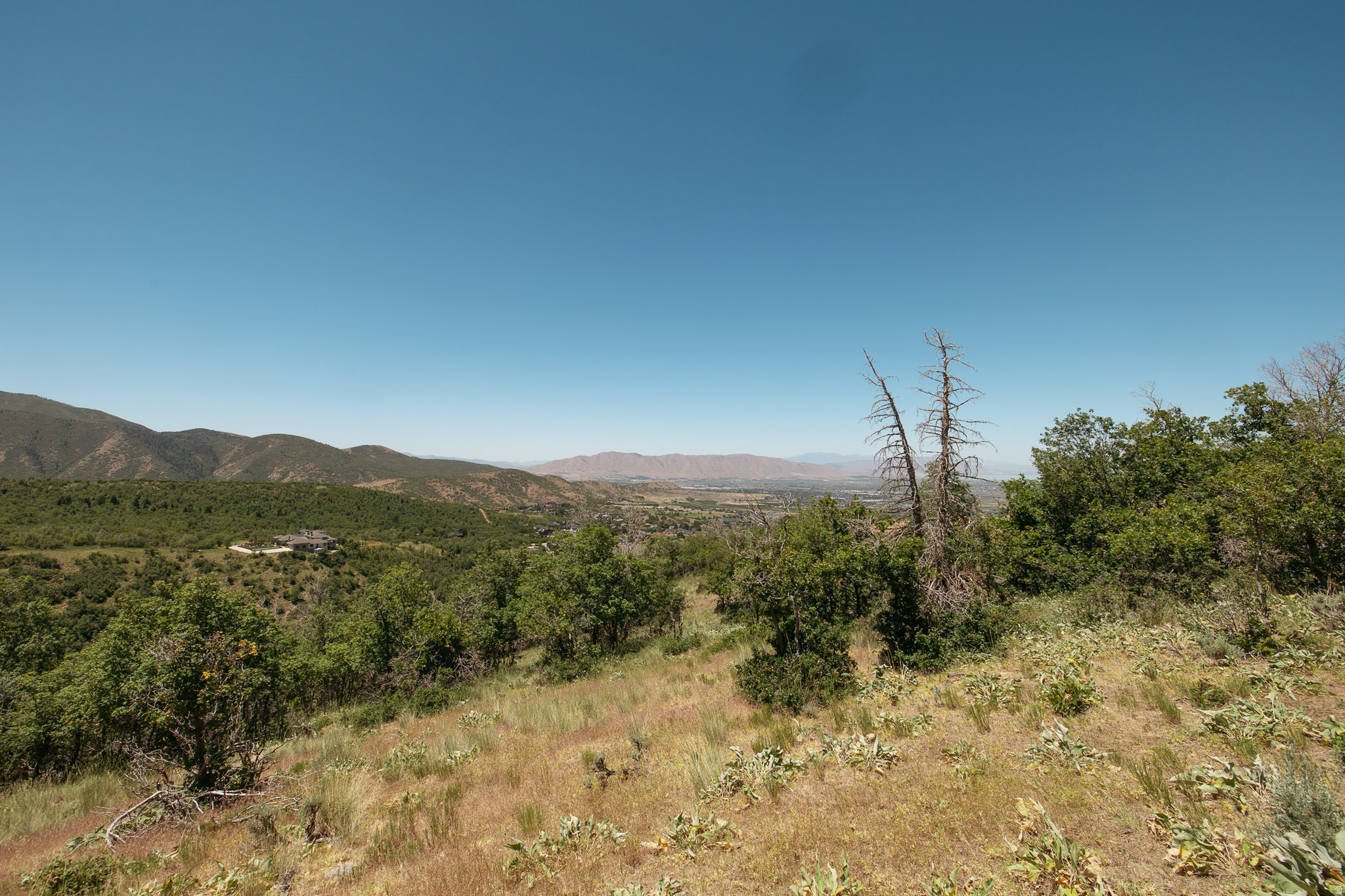 WOODLAND HILLS - Land