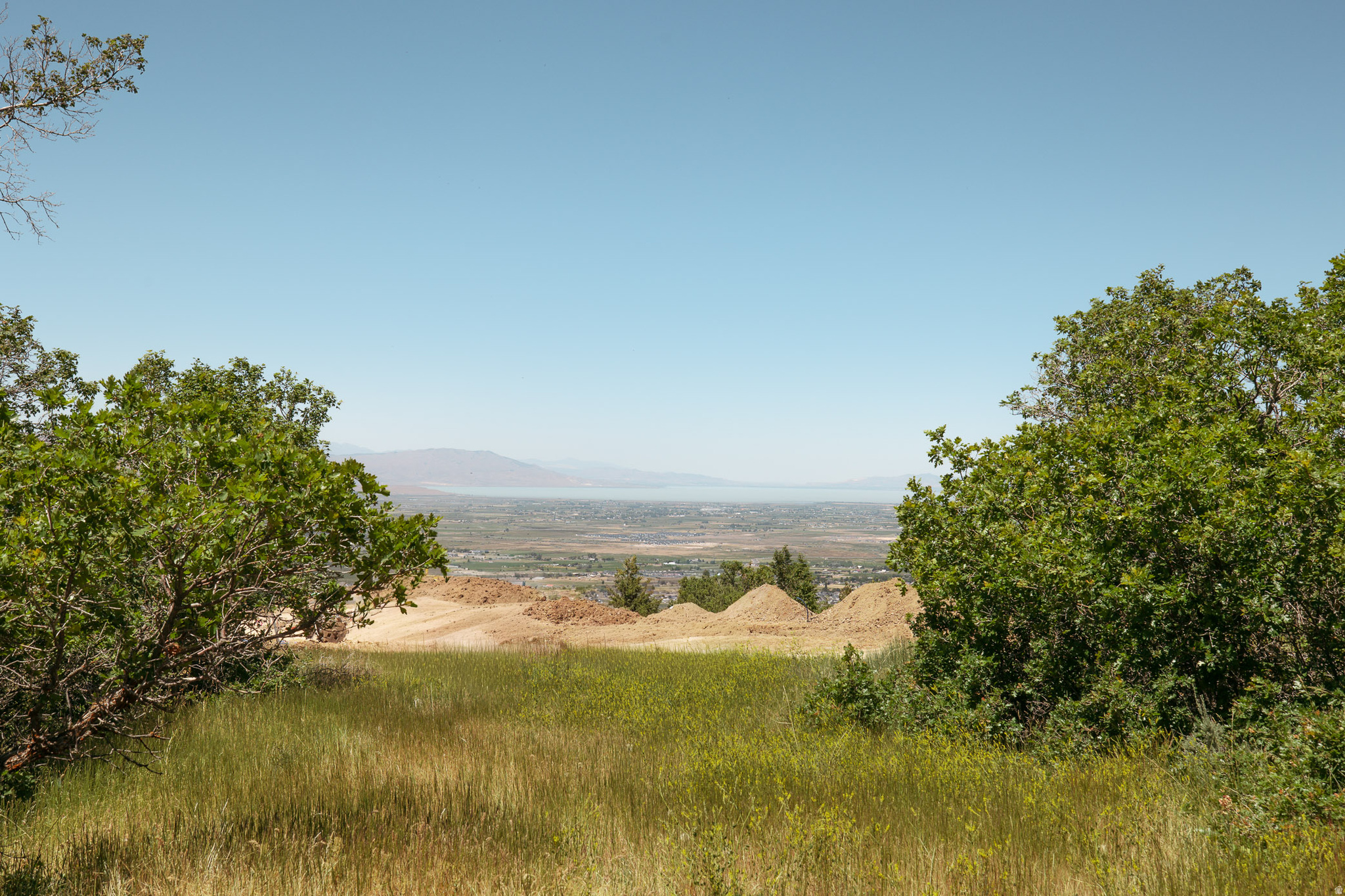 WOODLAND HILLS - Land