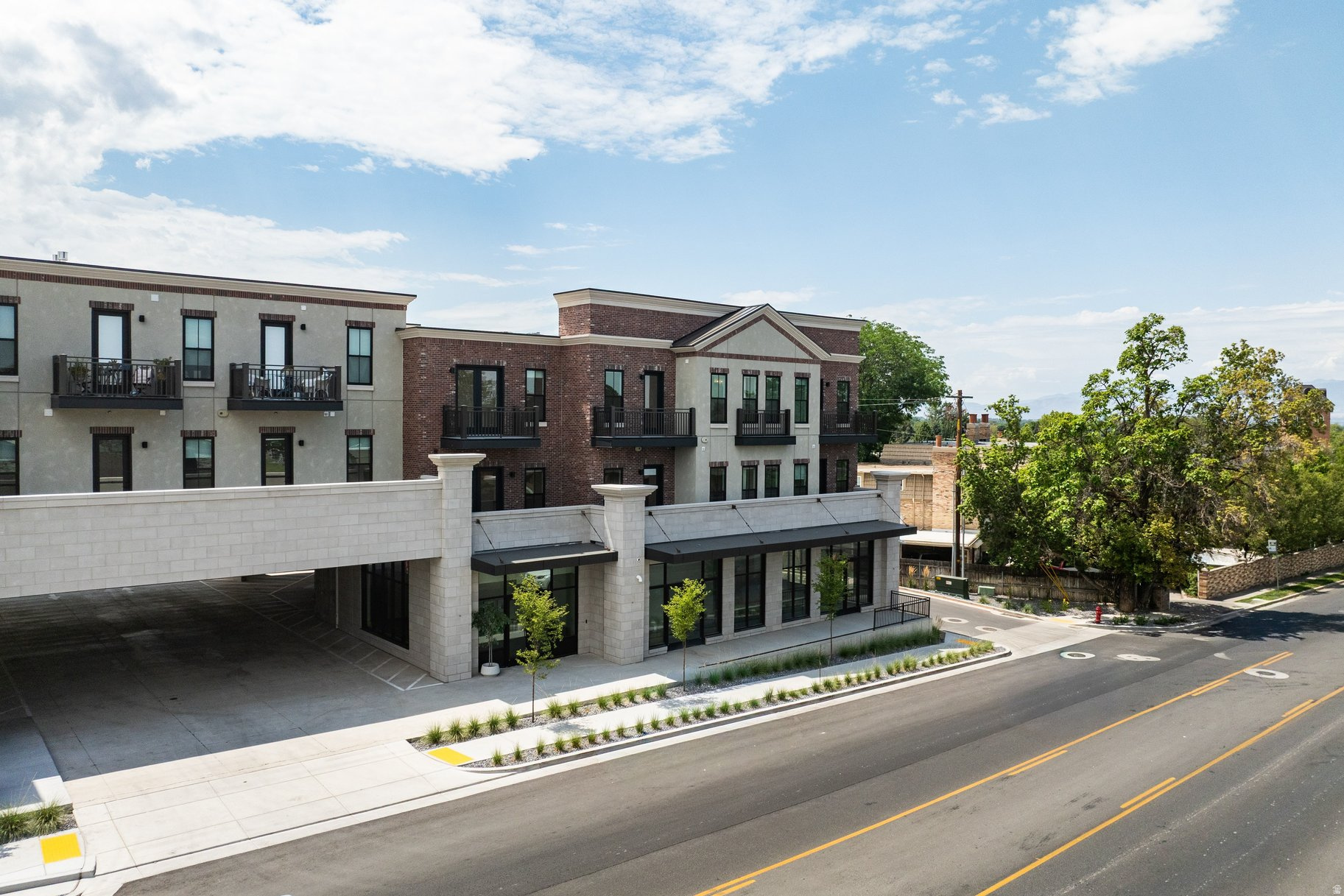 APOLLO SQUARE - Residential