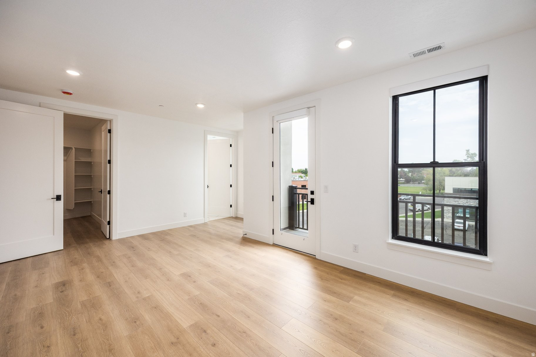 APOLLO SQUARE - Residential