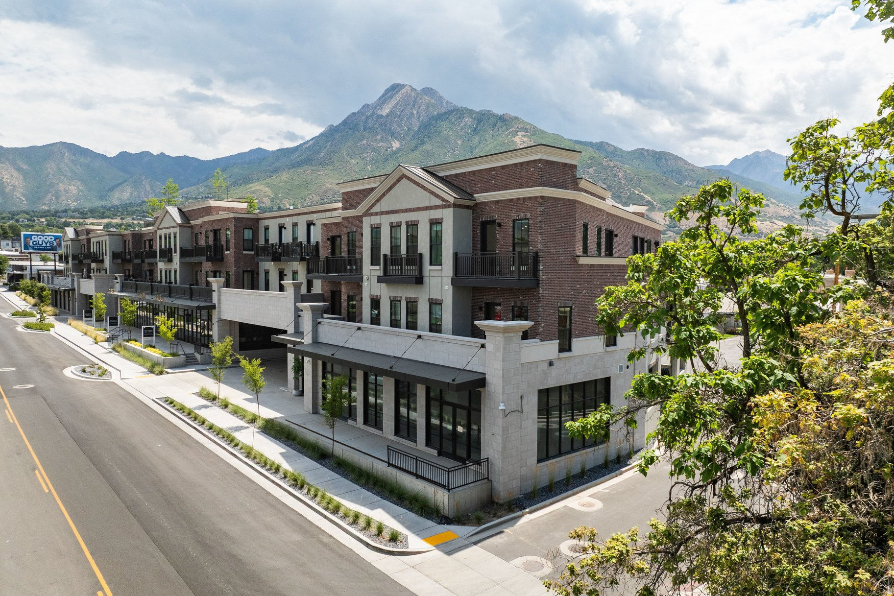 APOLLO SQUARE - Residential