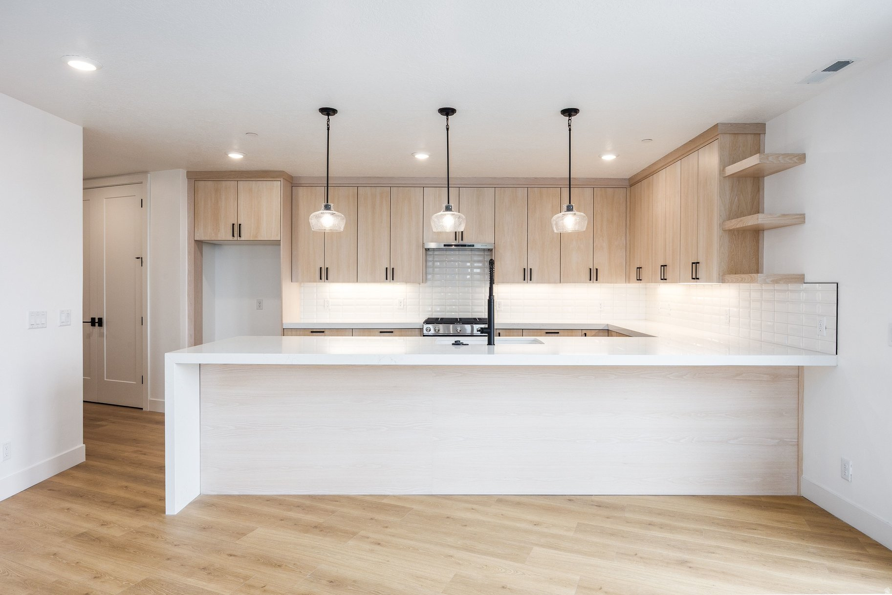 APOLLO SQUARE - Residential