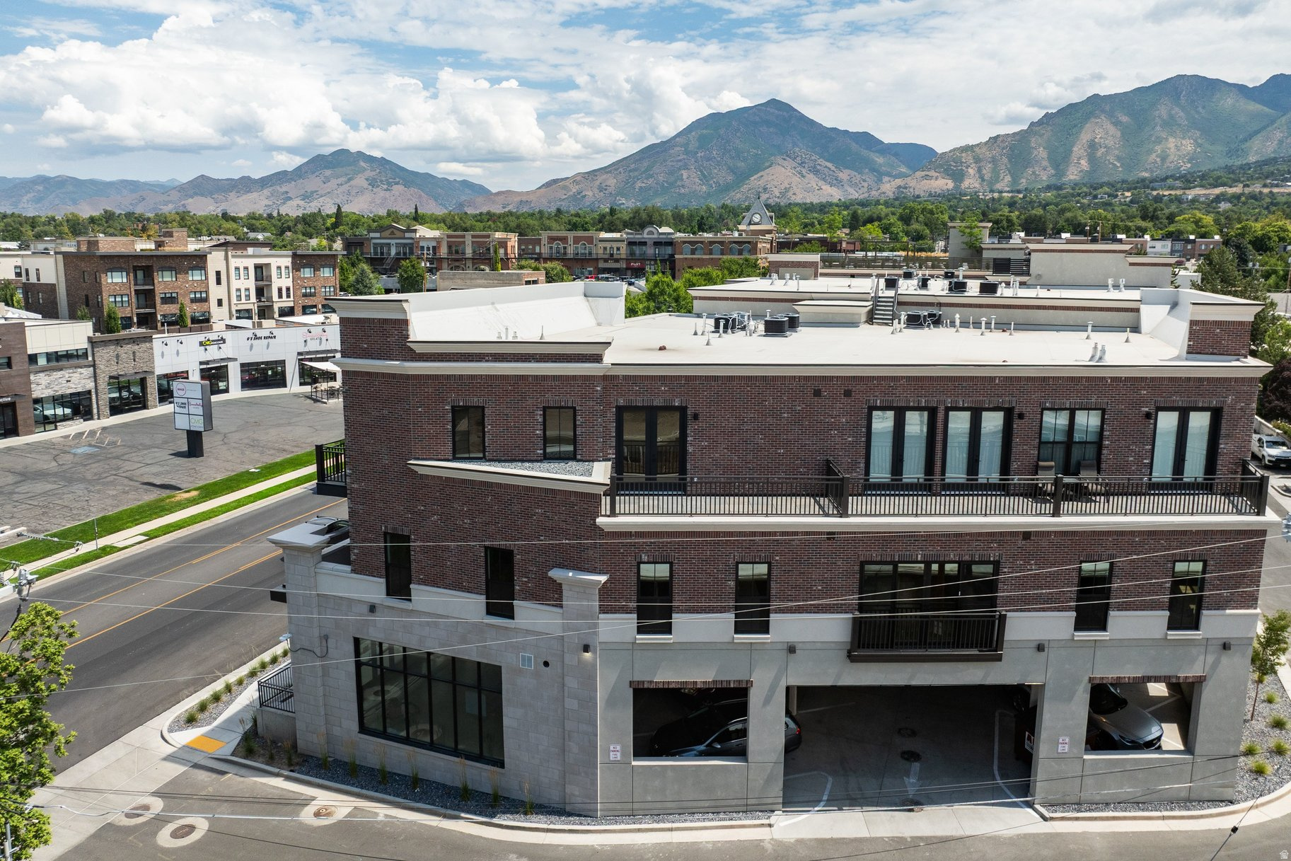 APOLLO SQUARE - Residential