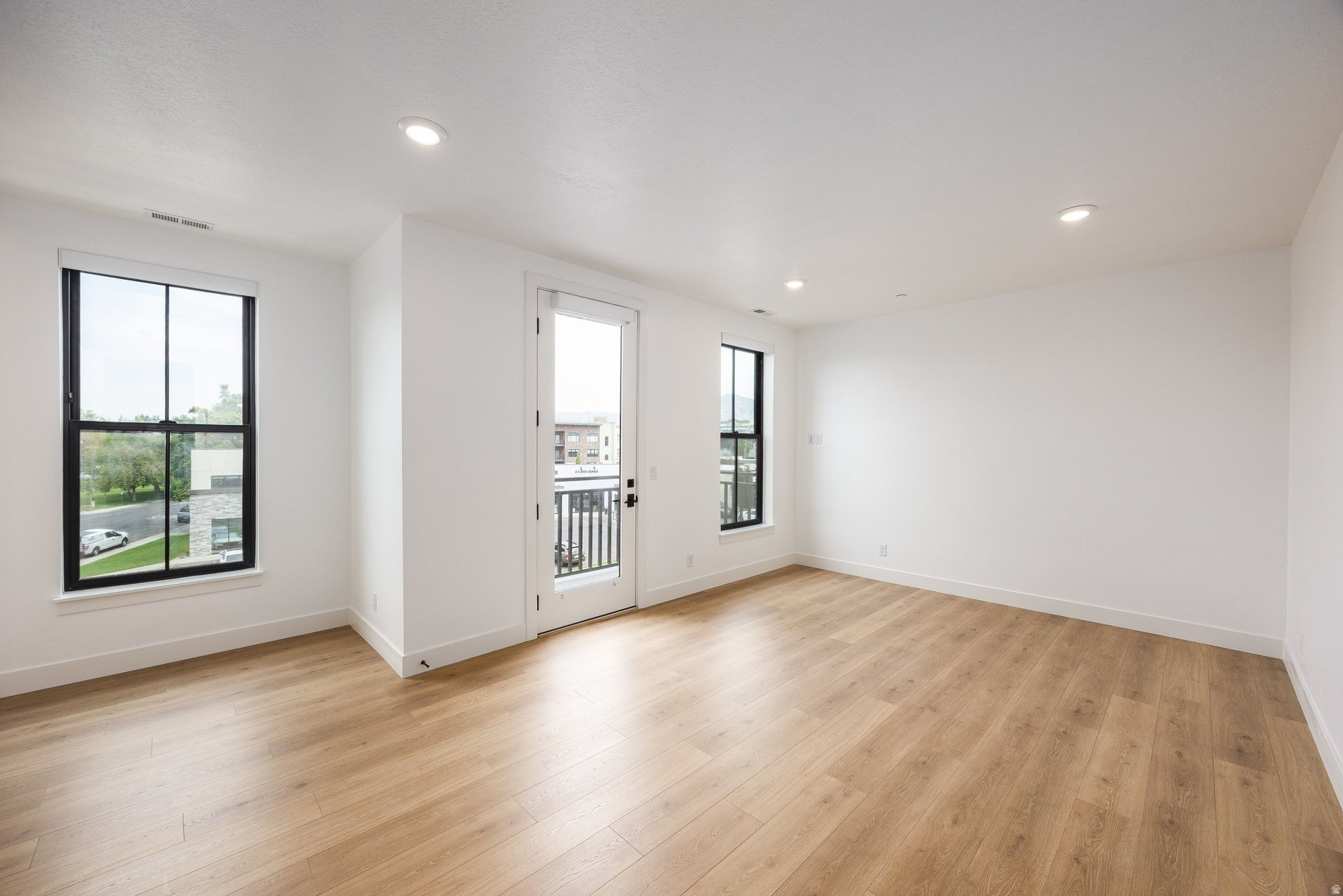 APOLLO SQUARE - Residential
