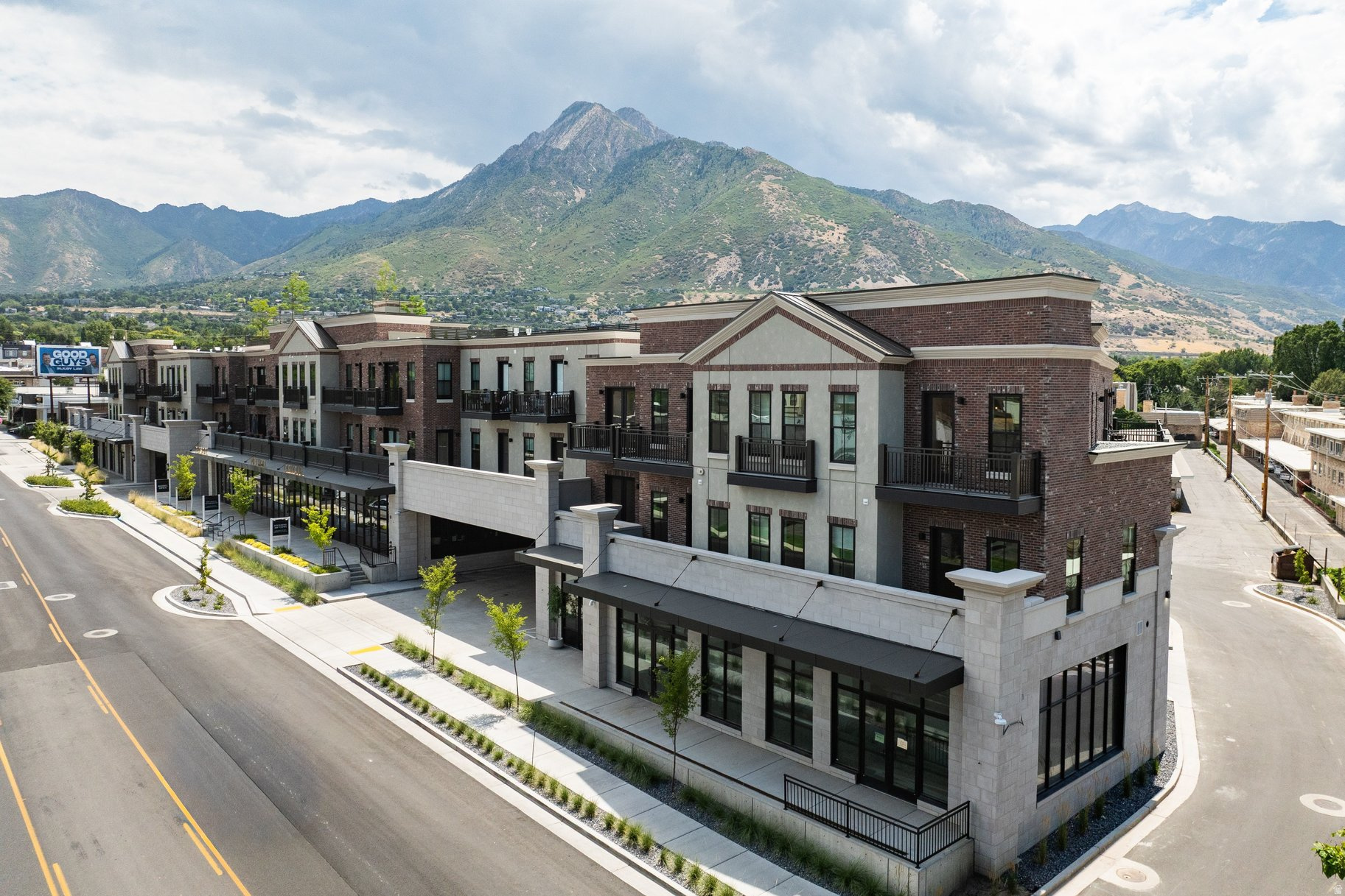 APOLLO SQUARE - Residential