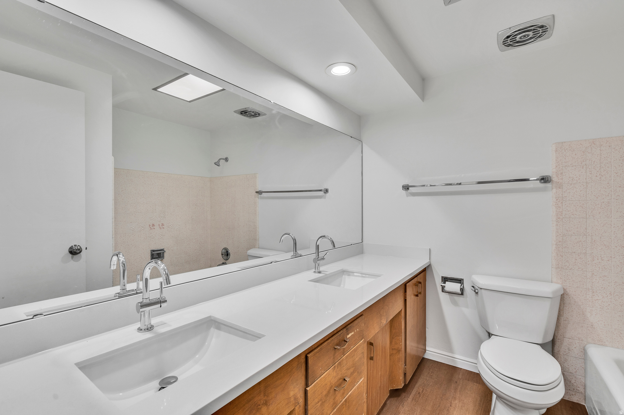 LAKEWOOD VILLAGE - Residential