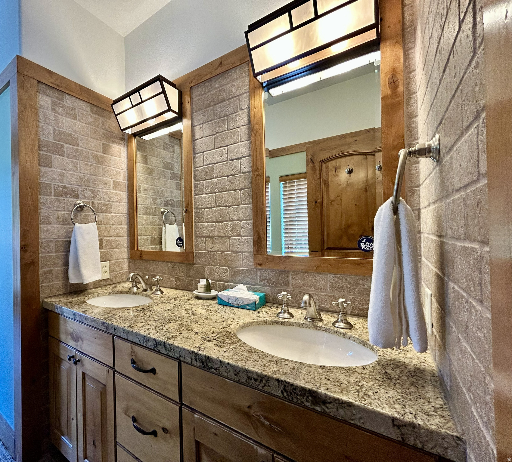 CREEKSIDE - Residential