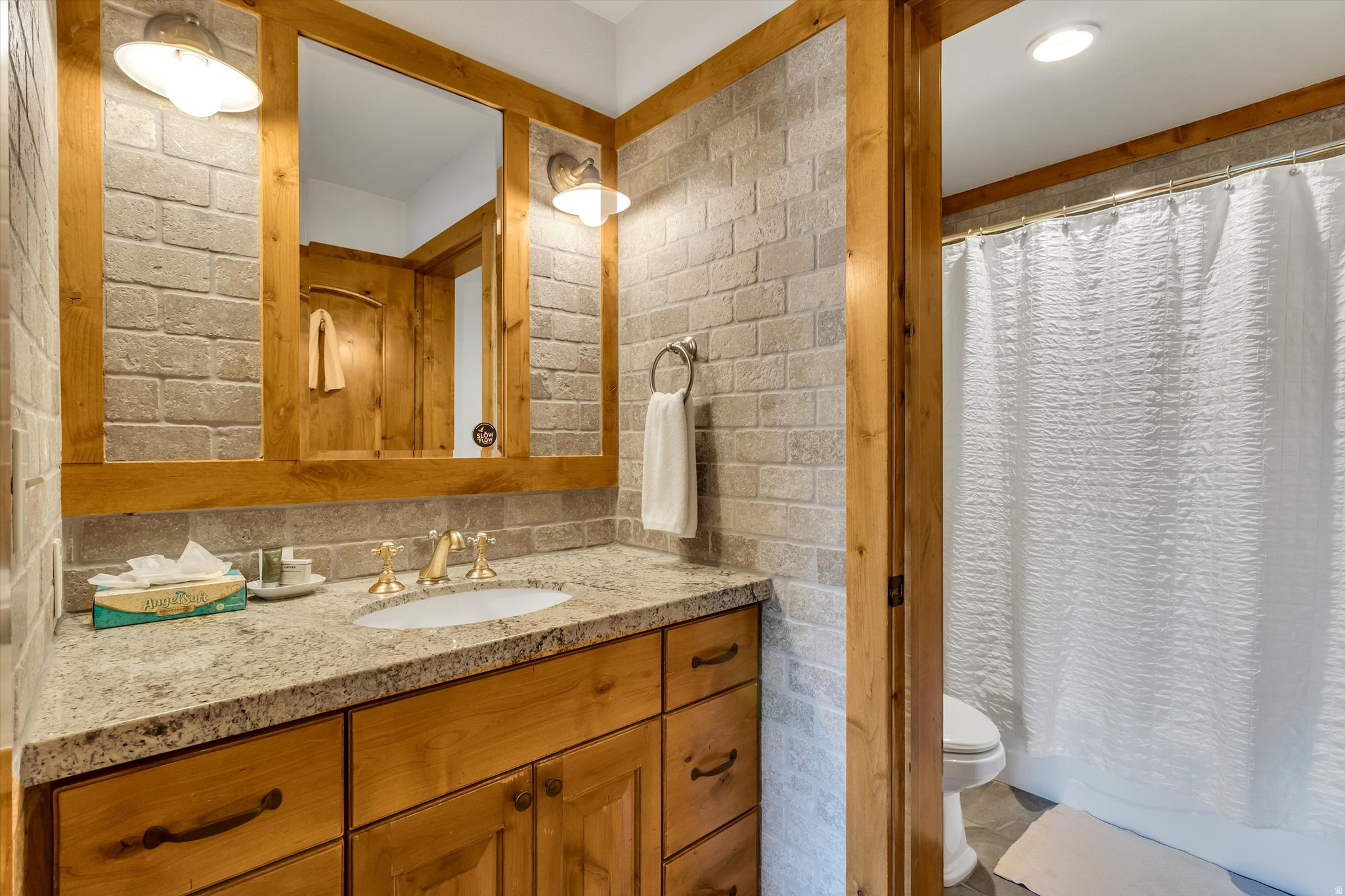 CREEKSIDE - Residential