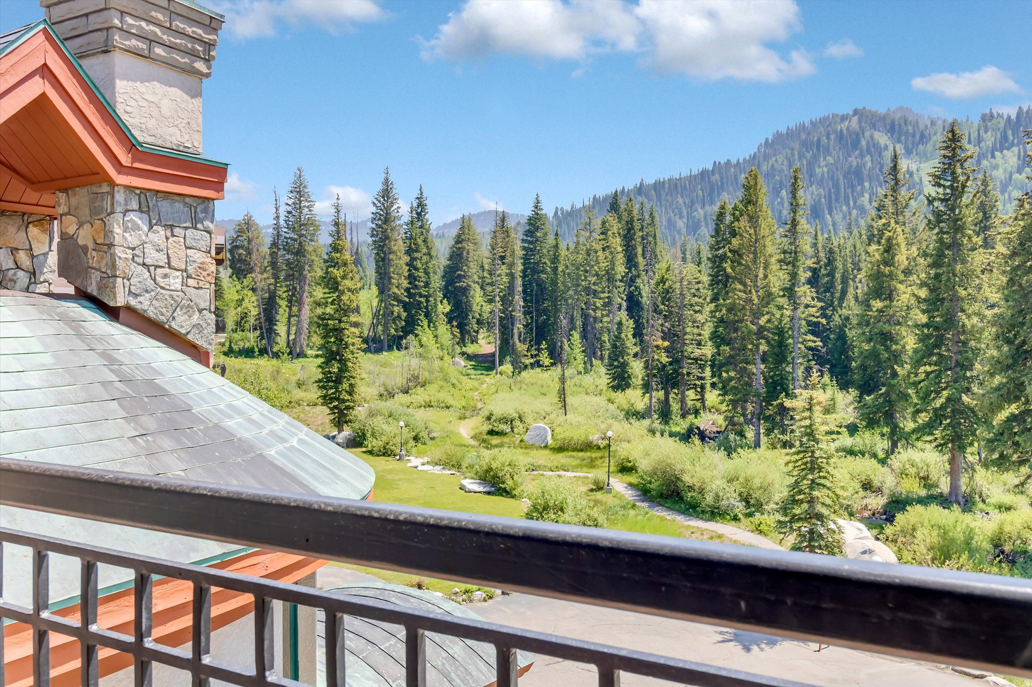CREEKSIDE - Residential