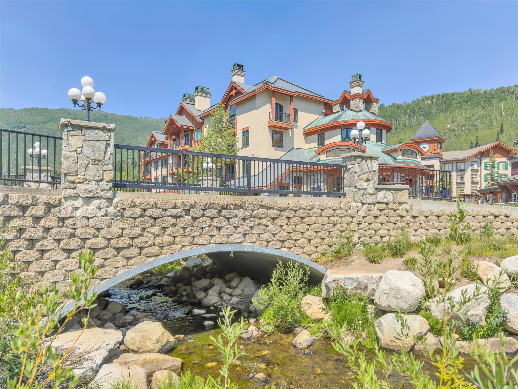CREEKSIDE - Residential
