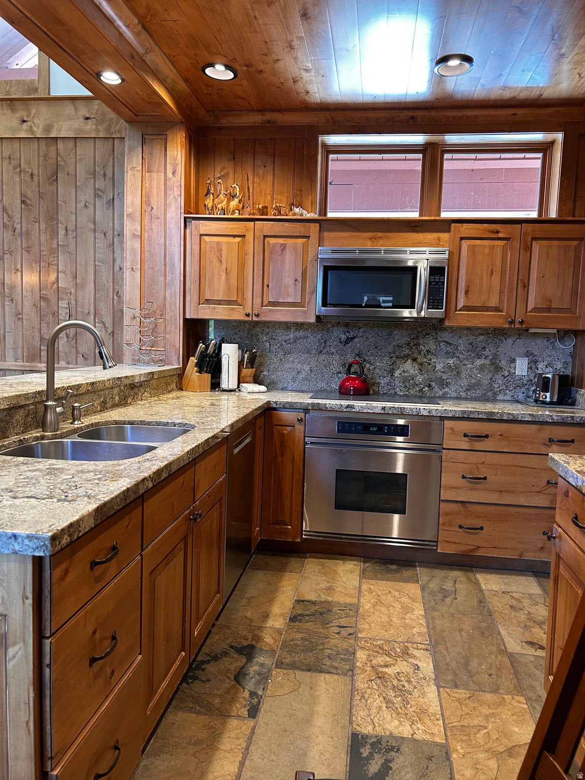 CREEKSIDE - Residential