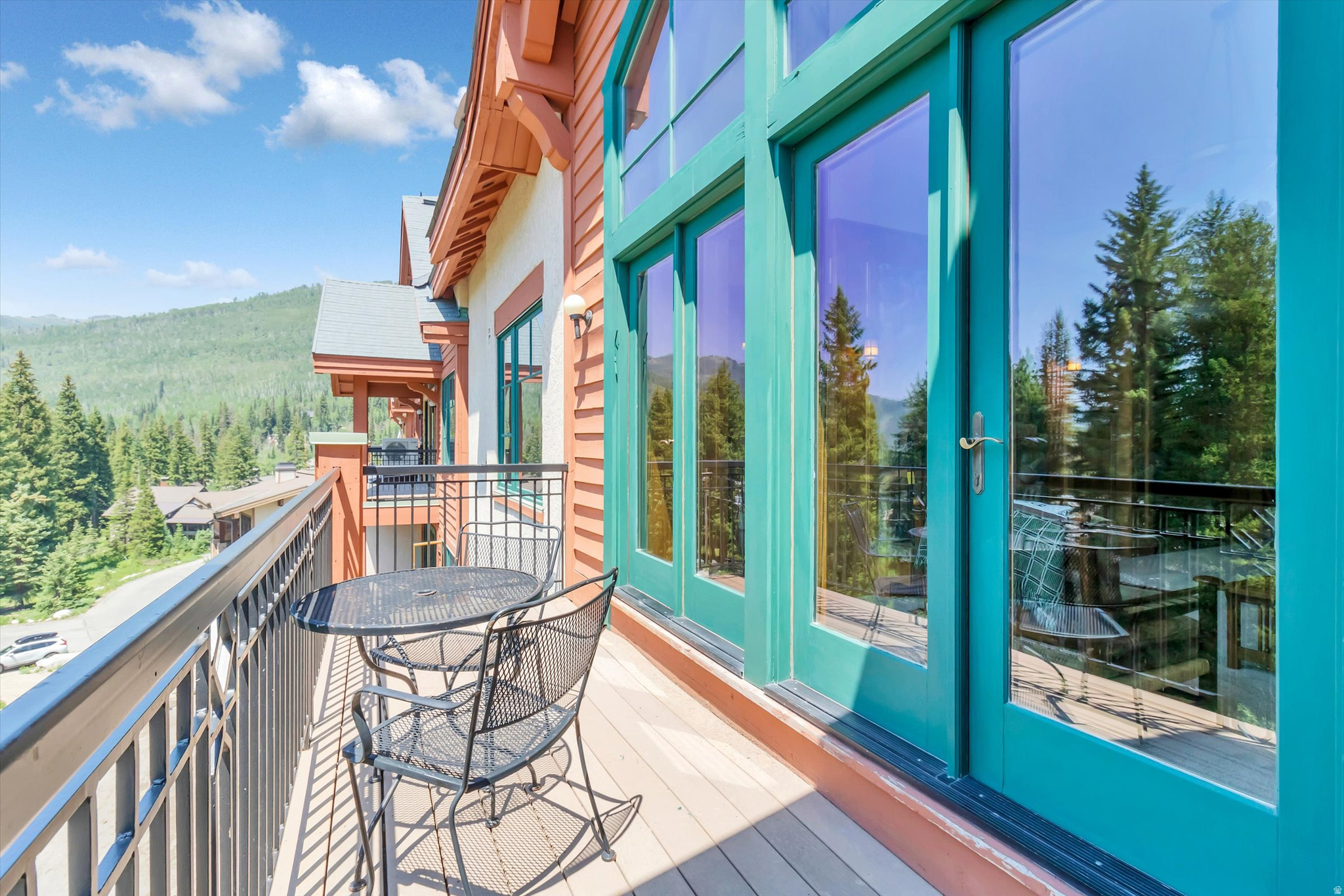 CREEKSIDE - Residential