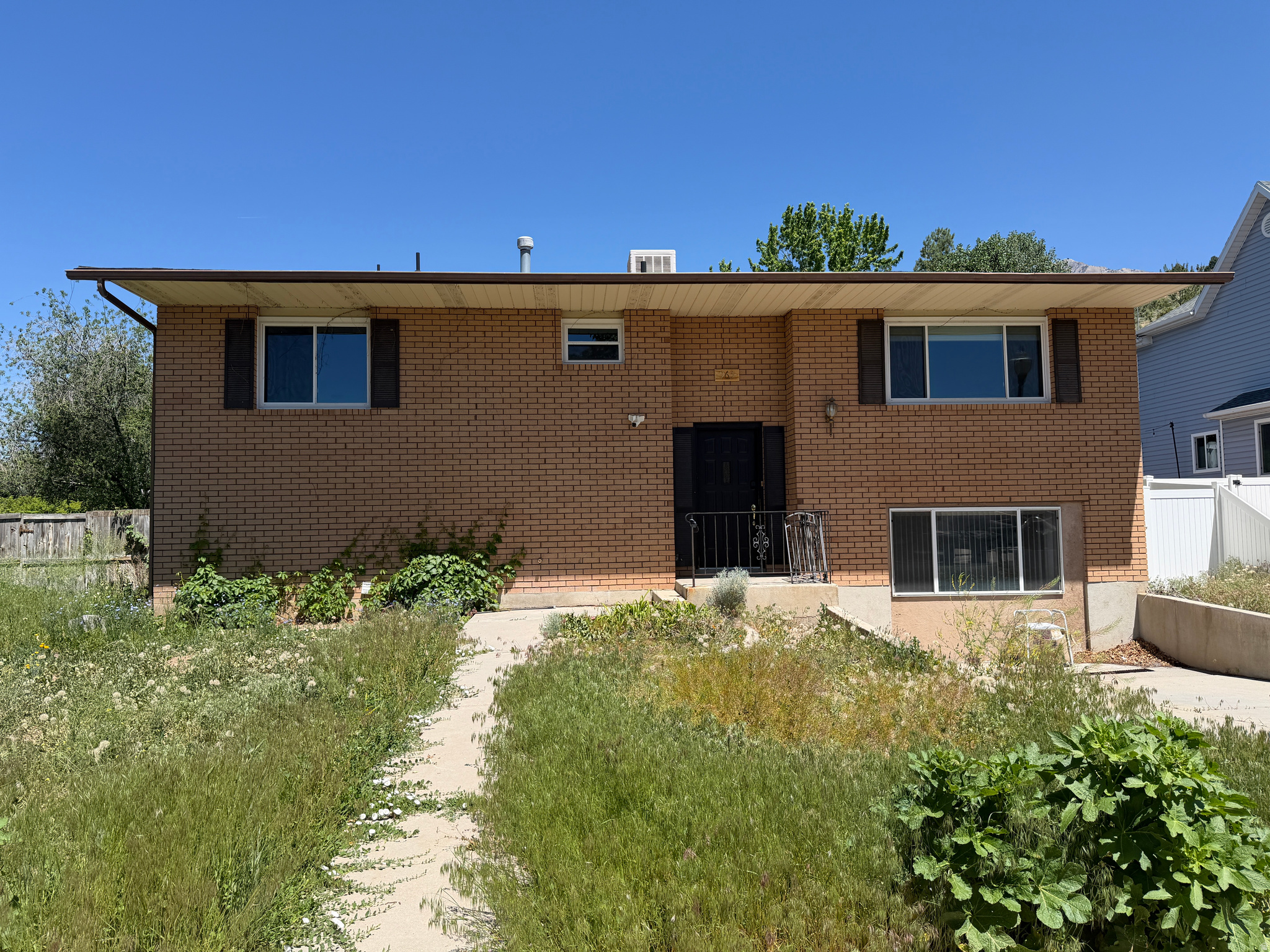 Opportunity awaits in this ideally located Orem home. Located in a quiet neighborhood with no neighbours on the north. Cose proximity to parks, schools, shopping, and the Murdock Canal and Bonneville Shoreline Trails. Spacious lot with beautiful mountain views.