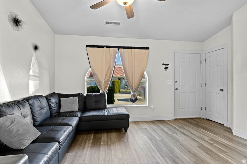 TWIN PALMS 1 - Residential