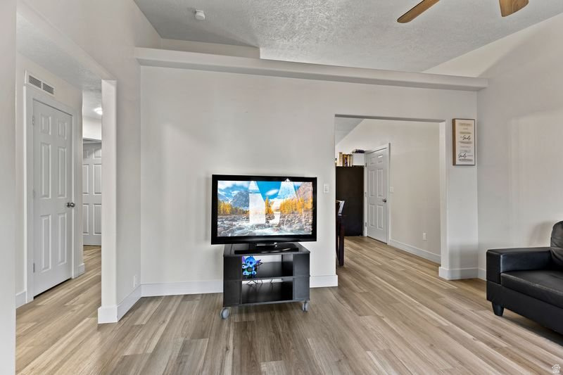 TWIN PALMS 1 - Residential