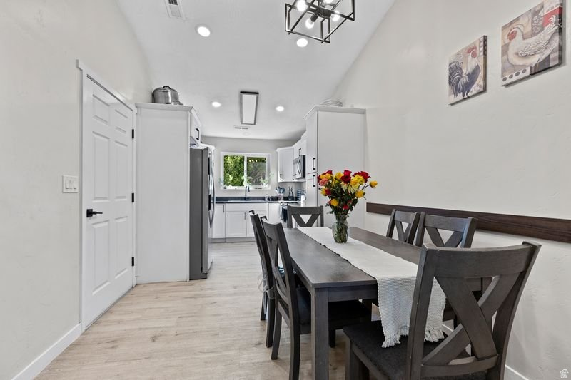 TWIN PALMS 1 - Residential