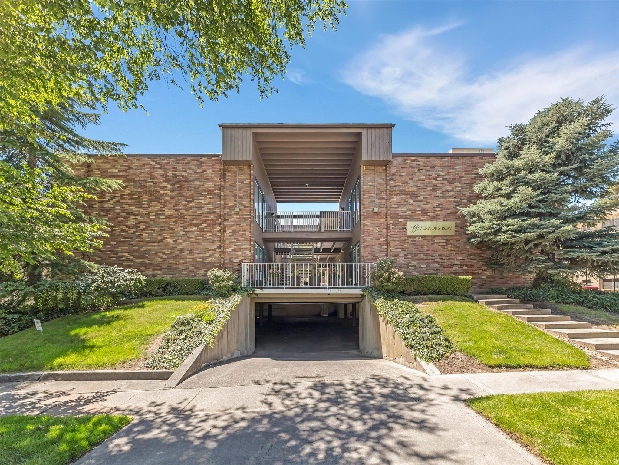 GOVERNOR'S ROW - Residential