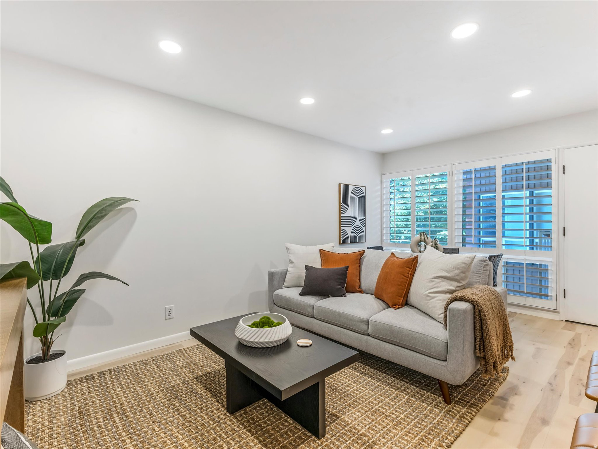 GOVERNOR'S ROW - Residential