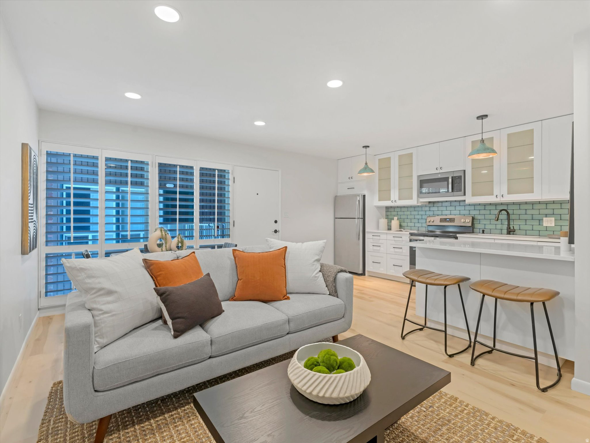 GOVERNOR'S ROW - Residential