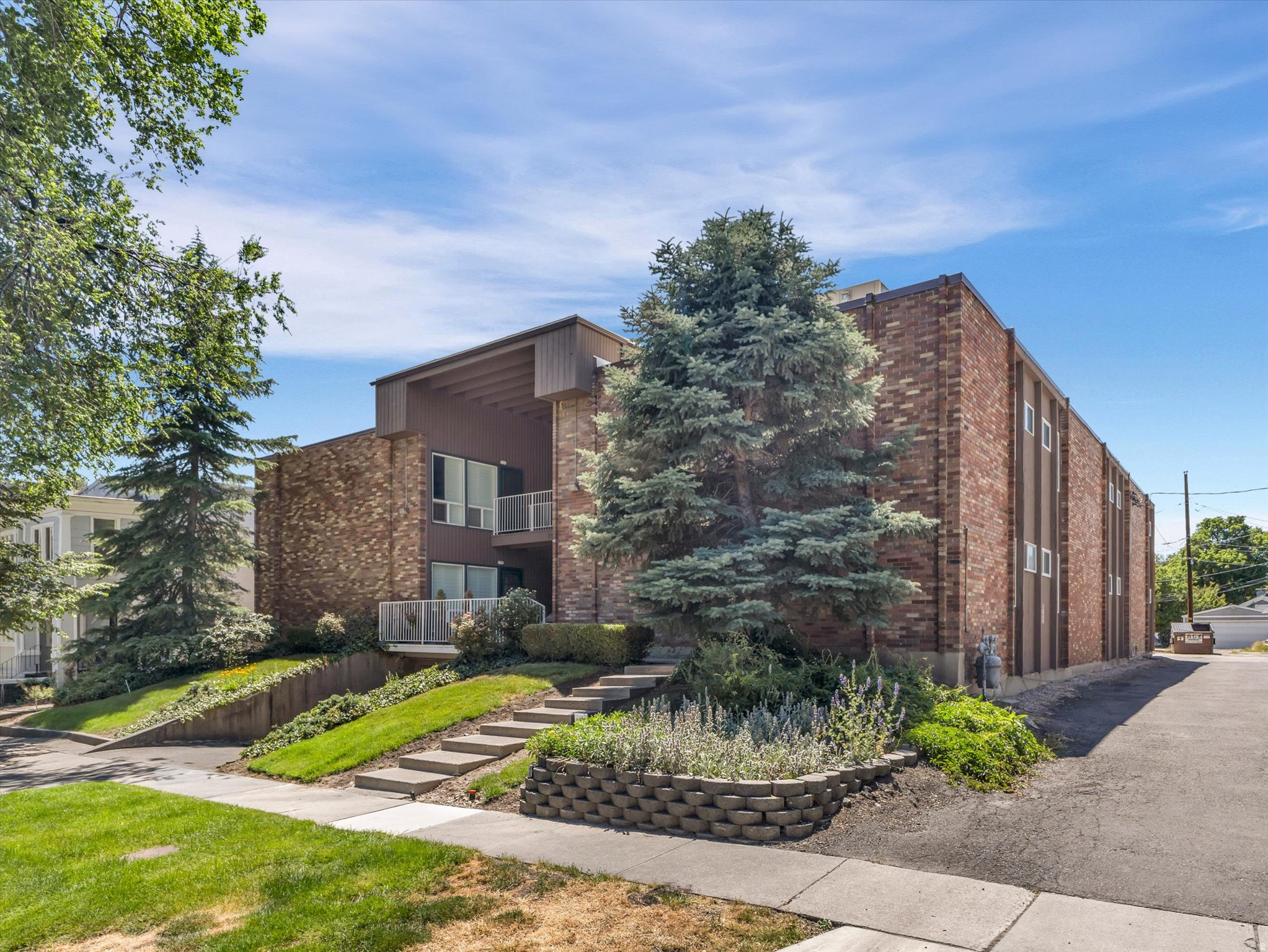 GOVERNOR'S ROW - Residential