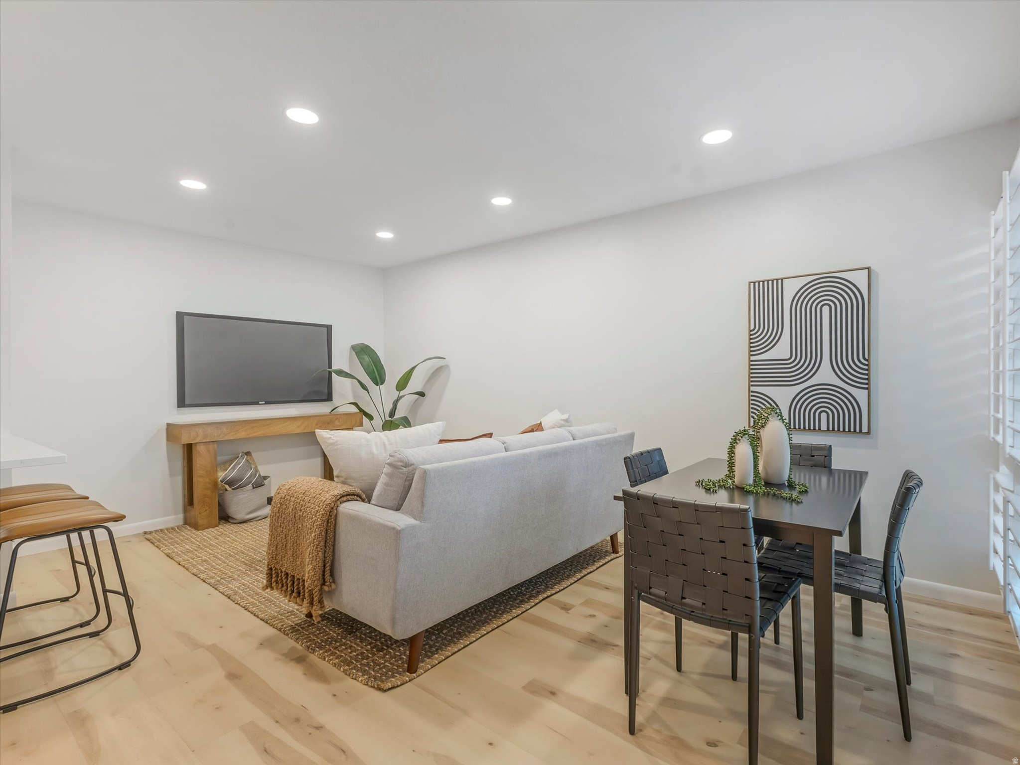 GOVERNOR'S ROW - Residential