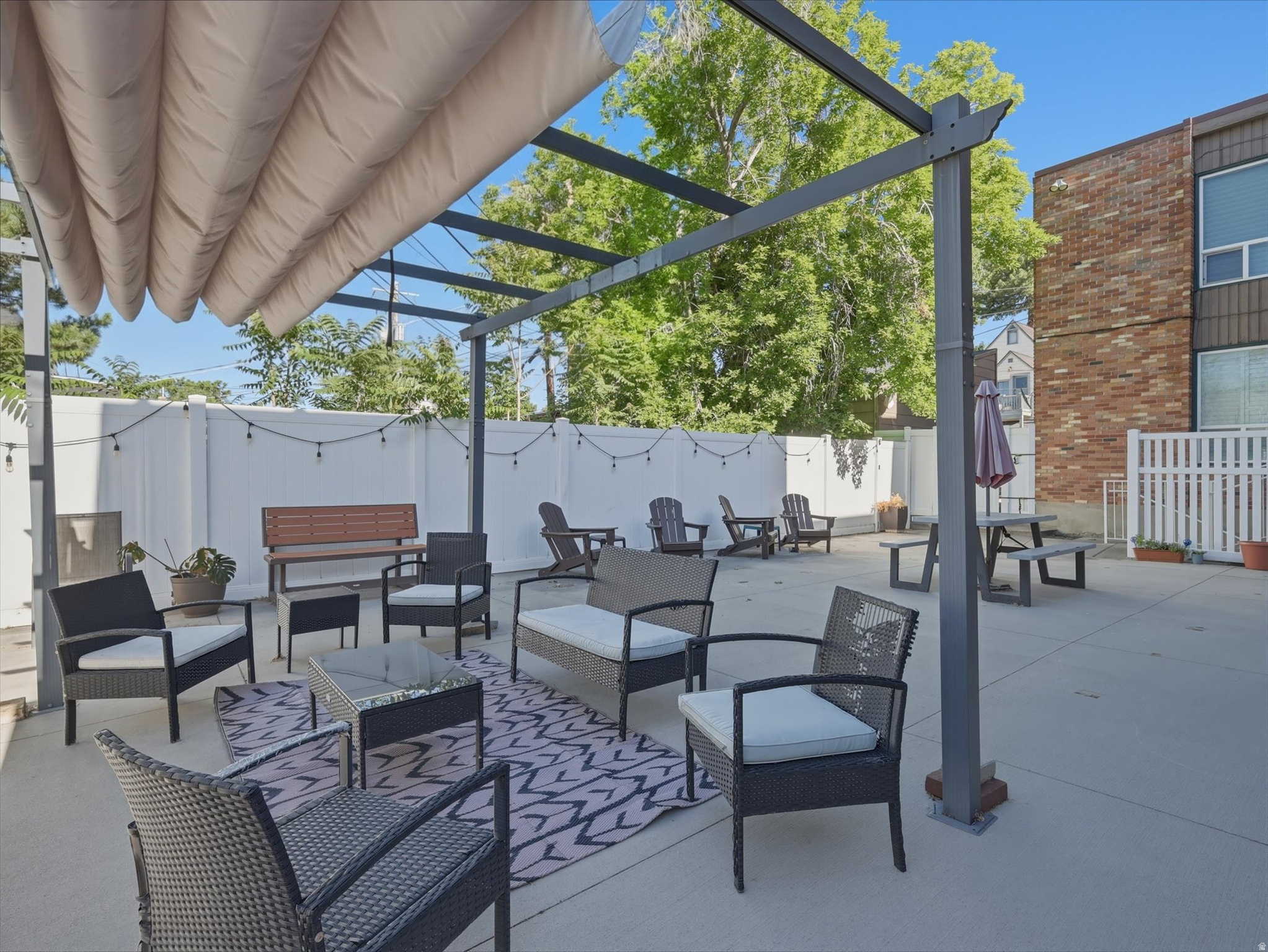 GOVERNOR'S ROW - Residential