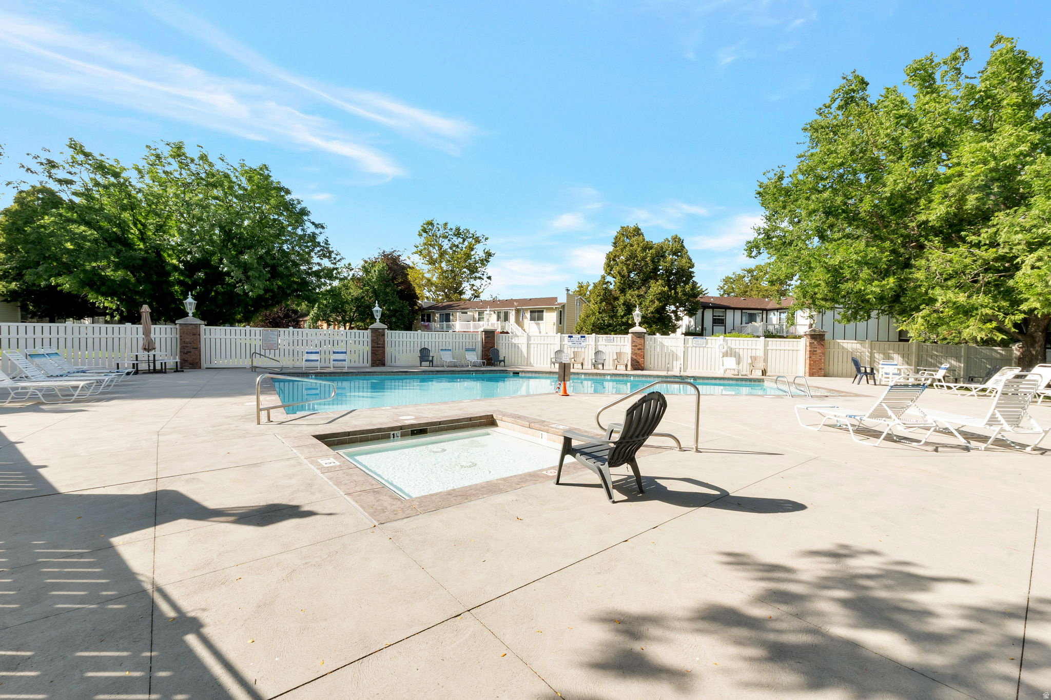 BARRINGTON PARK - Residential