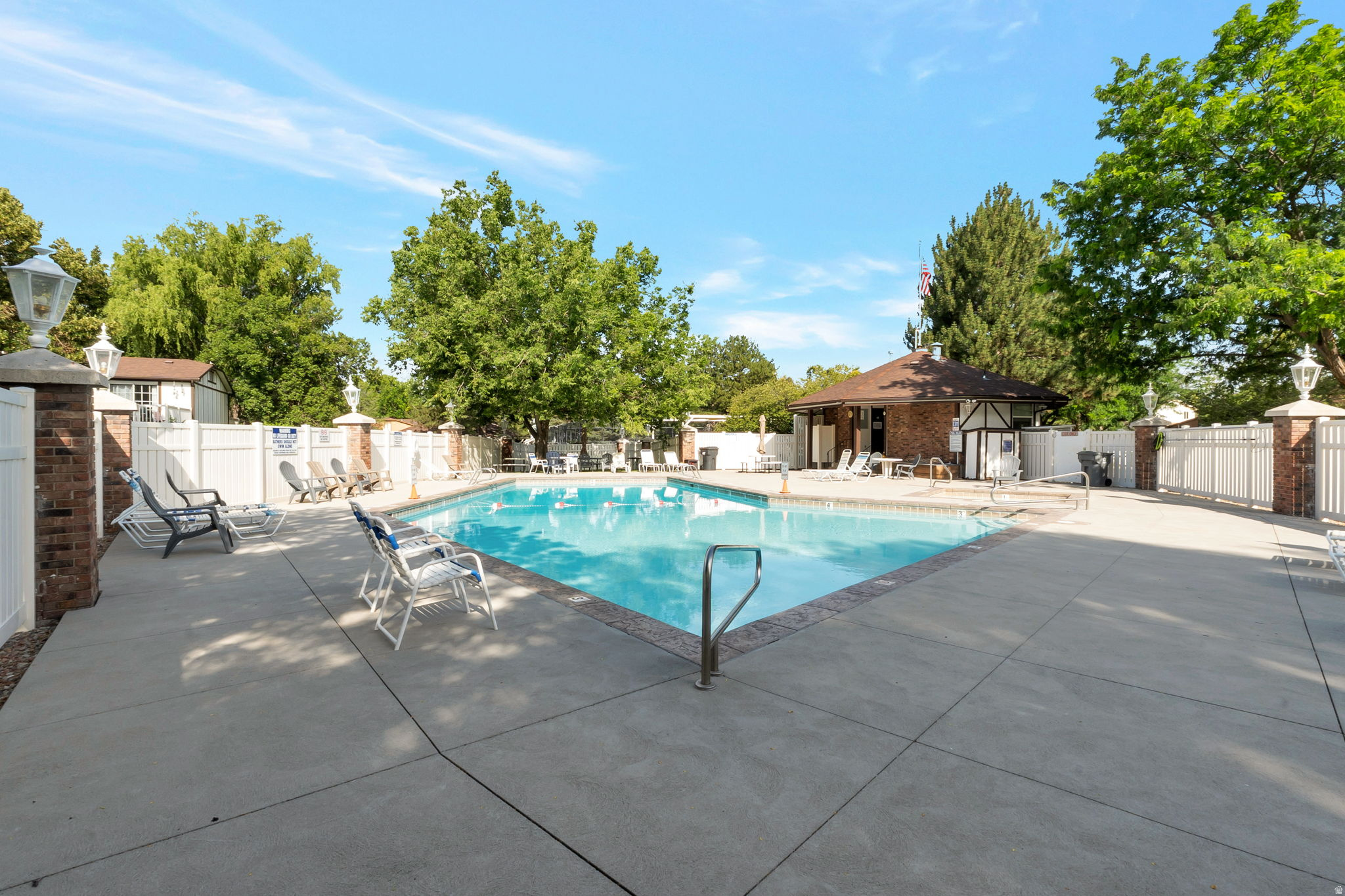 BARRINGTON PARK - Residential