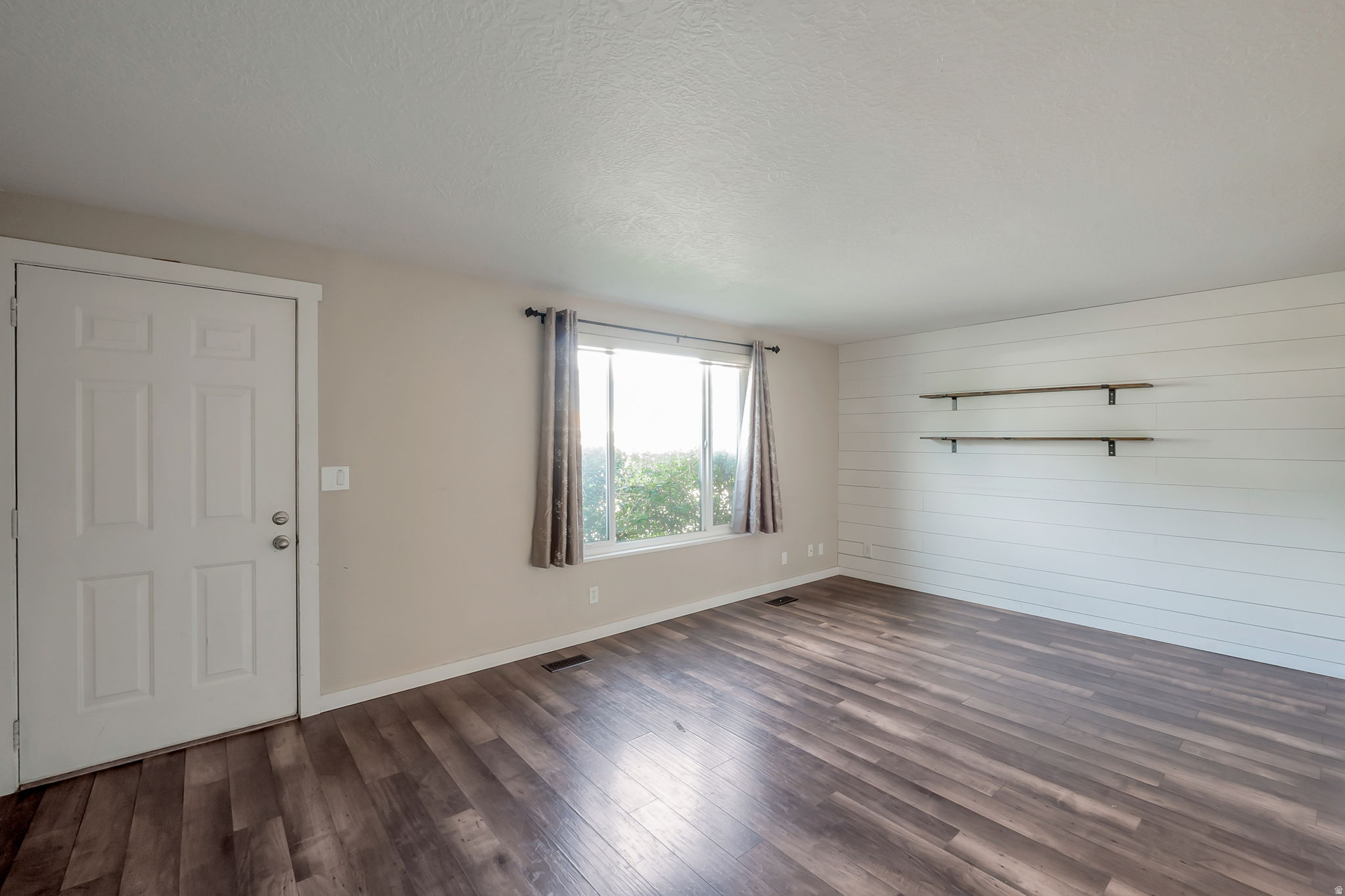 BARRINGTON PARK - Residential