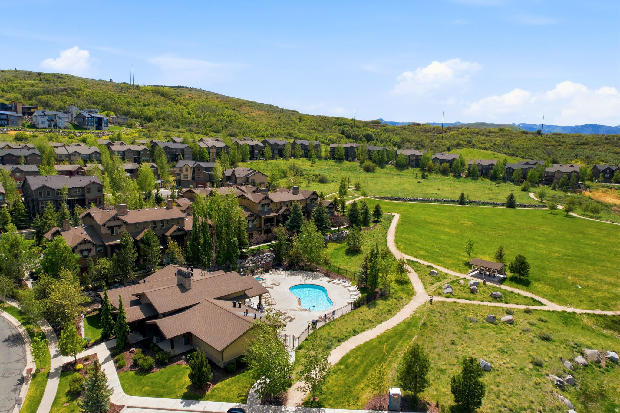 PARKS EDGE - Residential