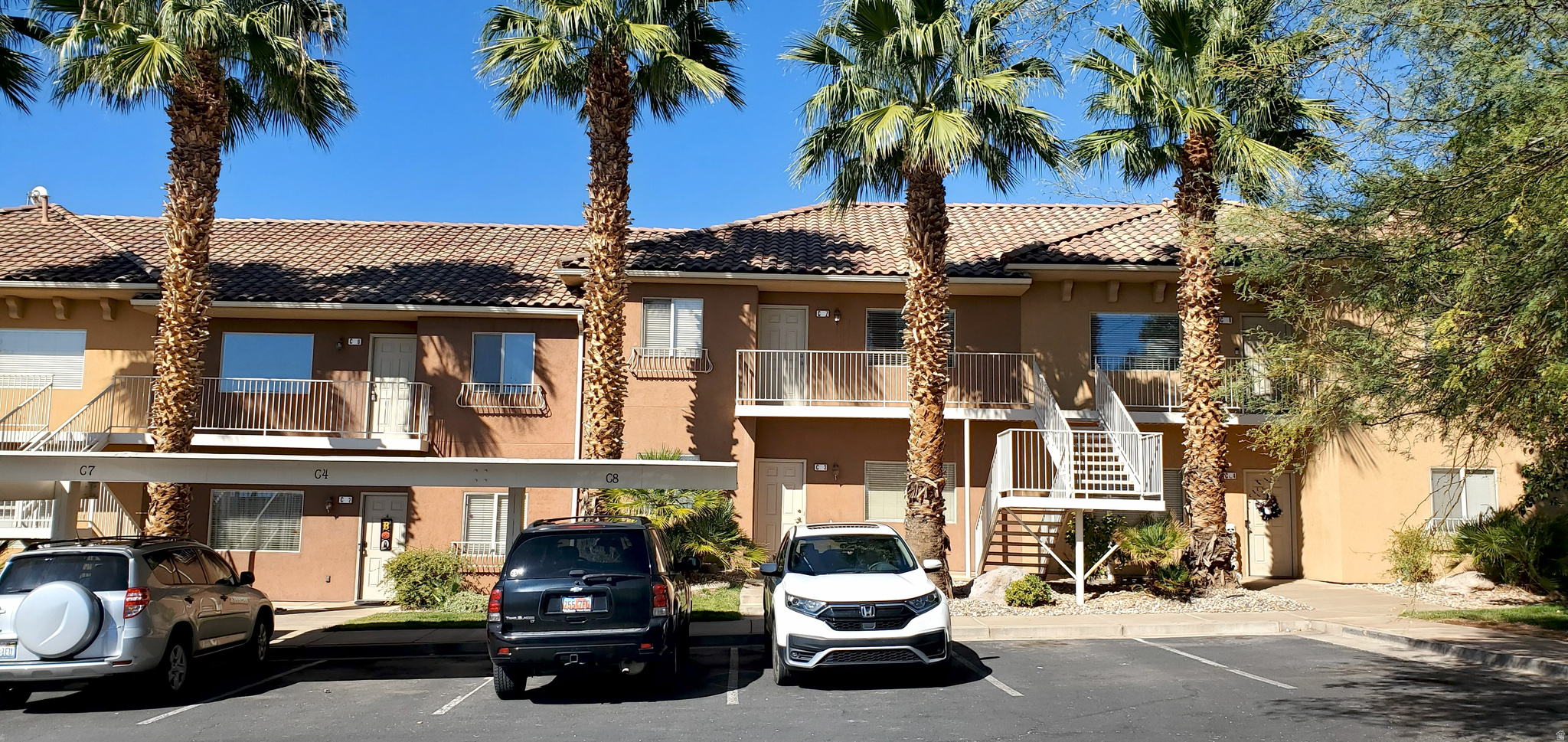 Conveniently located accessible condo directly off of I15 in Washington Utah. Includes a brand new $20,000 kitchen with new stainless steel appliances and granite countertops, 2 bedrooms, 2 bathrooms, and in suit laundry hookups. This condo would make for the perfect retirement home, vacation home, or rental property! No steps and 36 inch doorways, with a relaxing pool, hot tub, and clubhouse all connected by accessible sidewalks directly to your front door. The area includes state and national parks while being centrally located to shopping, restaurants, playgrounds, schools, and entertainment.