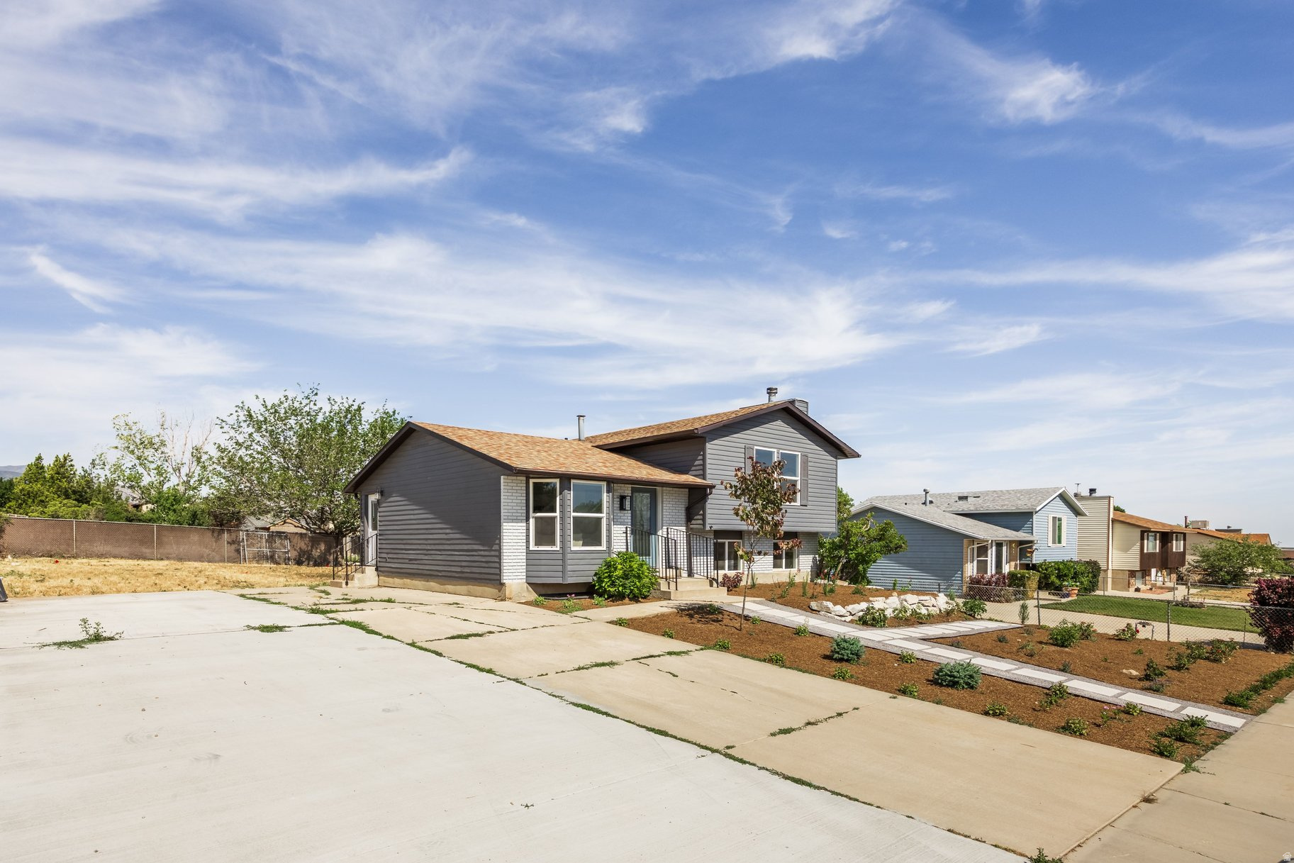 WEST HILLS - Residential