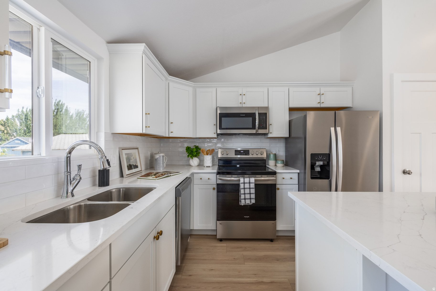 WEST HILLS - Residential