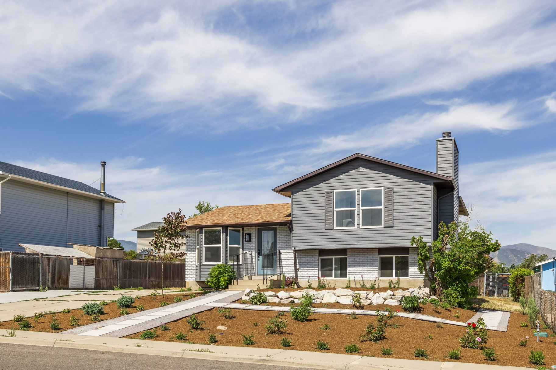 WEST HILLS - Residential