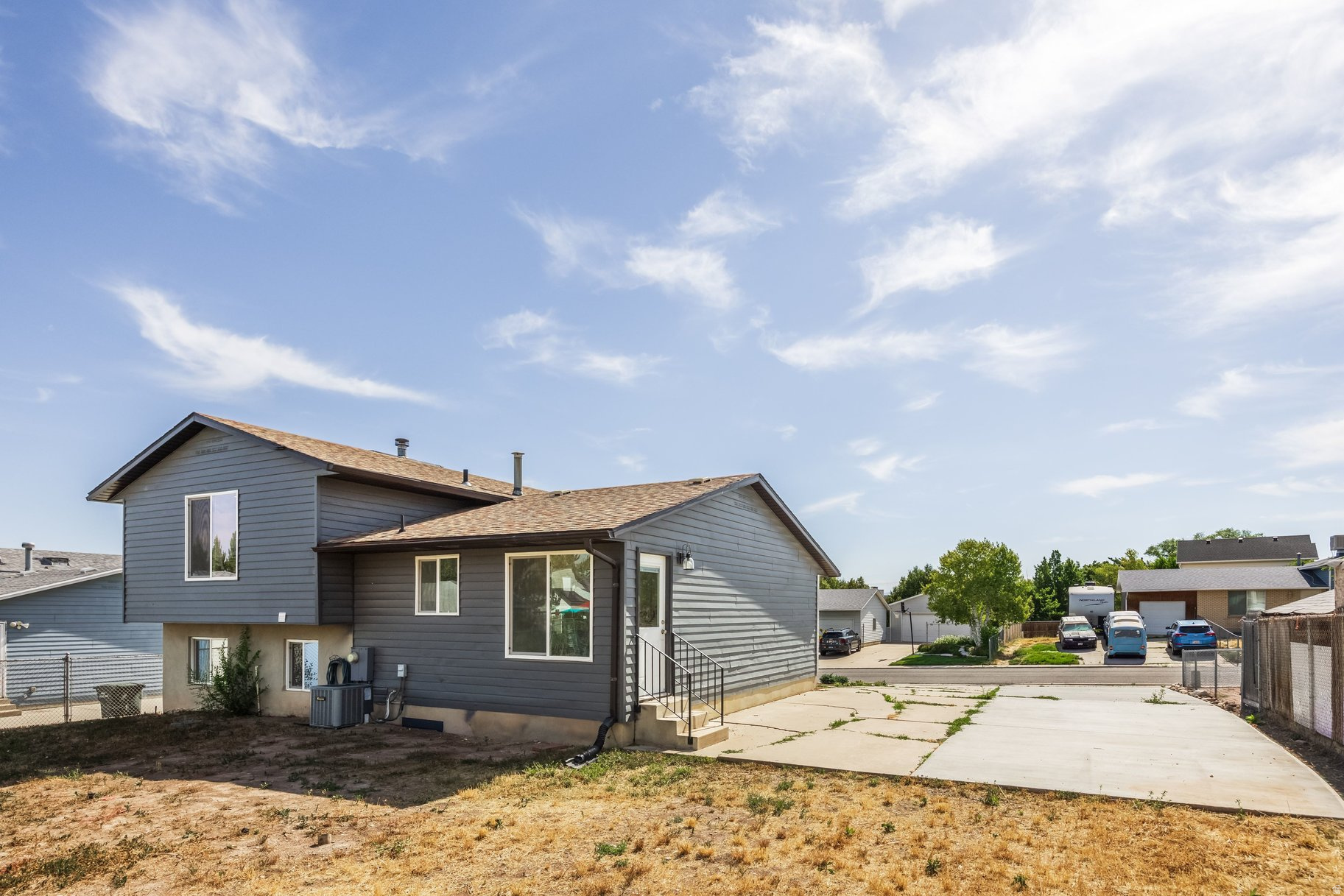 WEST HILLS - Residential